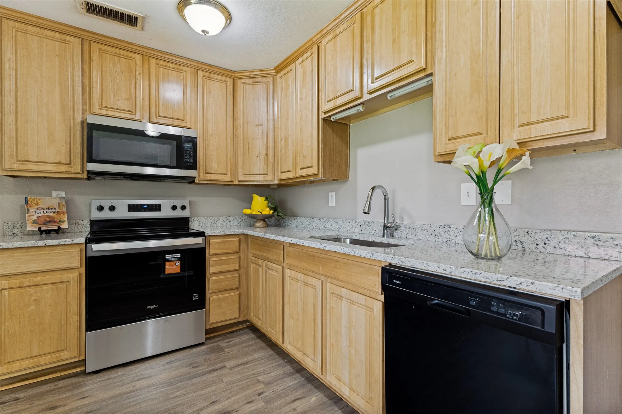 Single Family Residence For Sale in Tarrant County , 3206 Wintersmith Drive, Arlington, Texas 76014, 3 Bedroom, 2 Bathroom, 2 Garage spaces, 1,500 Sqft, built in 1981, mls#21301302, Real Estate Agent in Arlington, Homes For Sale in Tarrant county, Homes For Sale in Arlington, Realtor in Arlington Texas, Real Estate Brokerage Independent Realty Texas, Luminita Cordes Realtor