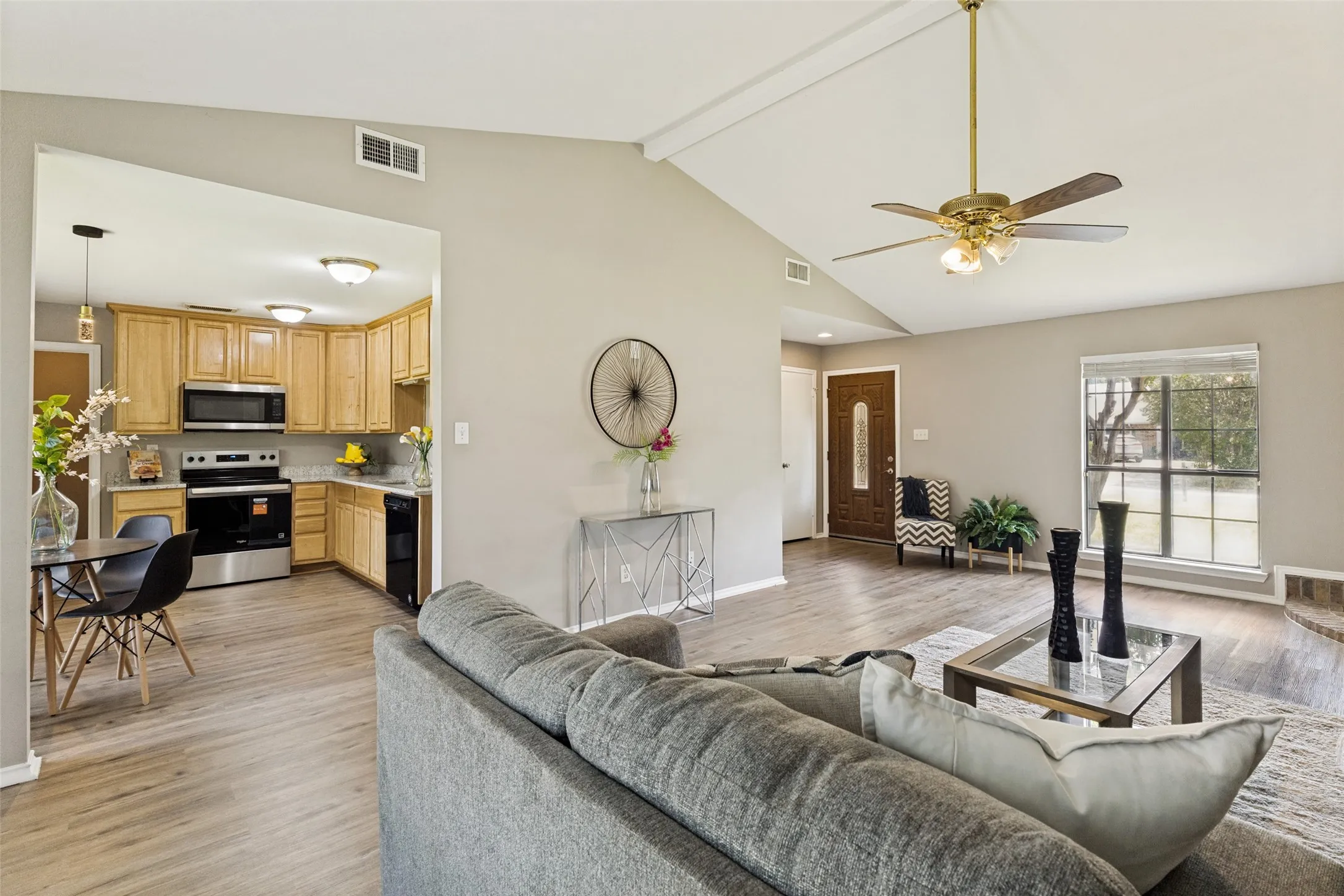 Single Family Residence For Sale in Tarrant County , 3206 Wintersmith Drive, Arlington, Texas 76014, 3 Bedroom, 2 Bathroom, 2 Garage spaces, 1,500 Sqft, built in 1981, mls#21301302, Real Estate Agent in Arlington, Homes For Sale in Tarrant county, Homes For Sale in Arlington, Realtor in Arlington Texas, Real Estate Brokerage Independent Realty Texas, Luminita Cordes Realtor