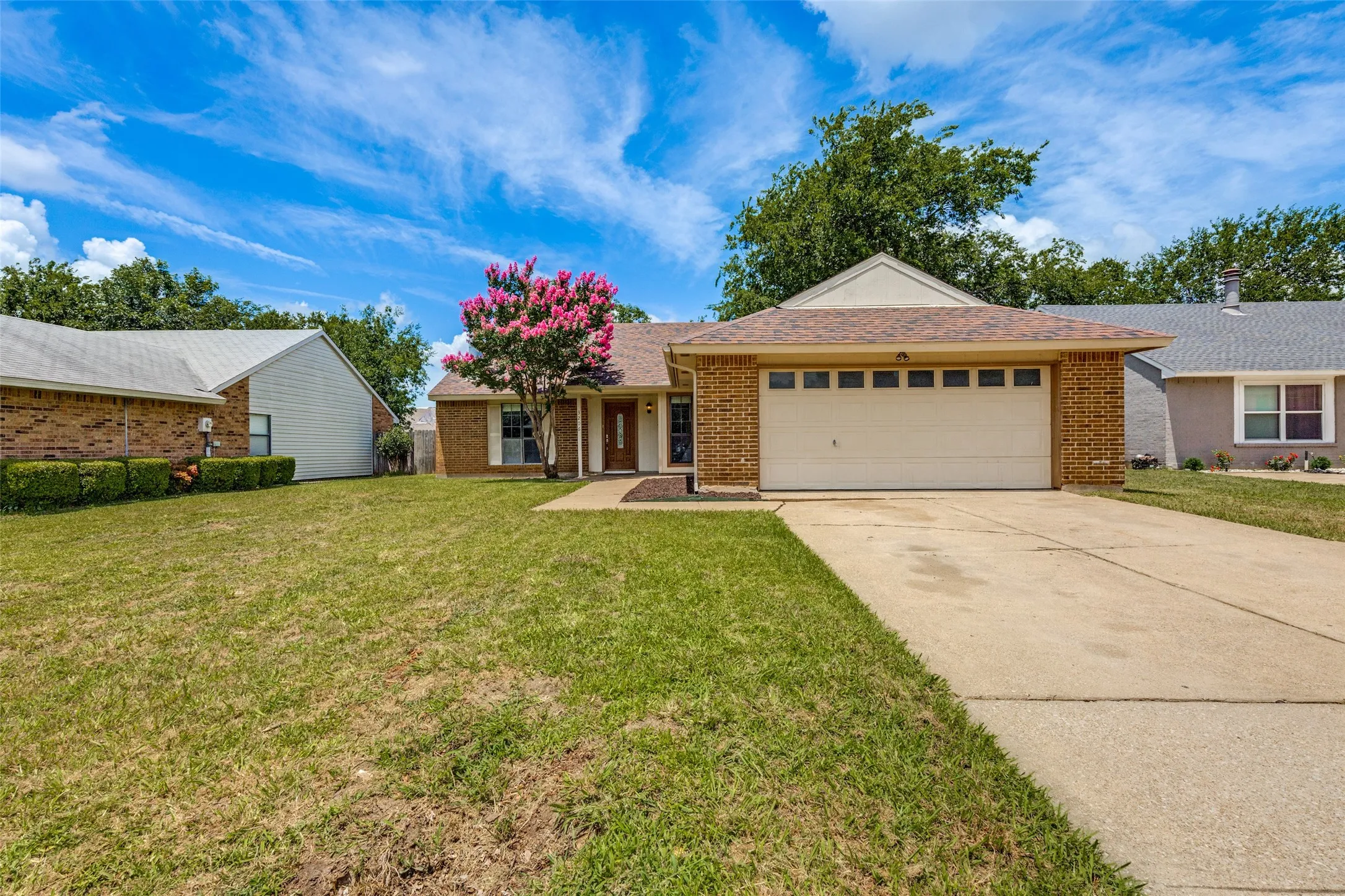 Single Family Residence For Sale in Tarrant County , 3206 Wintersmith Drive, Arlington, Texas 76014, 3 Bedroom, 2 Bathroom, 2 Garage spaces, 1,500 Sqft, built in 1981, mls#21301302, Real Estate Agent in Arlington, Homes For Sale in Tarrant county, Homes For Sale in Arlington, Realtor in Arlington Texas, Real Estate Brokerage Independent Realty Texas, Luminita Cordes Realtor