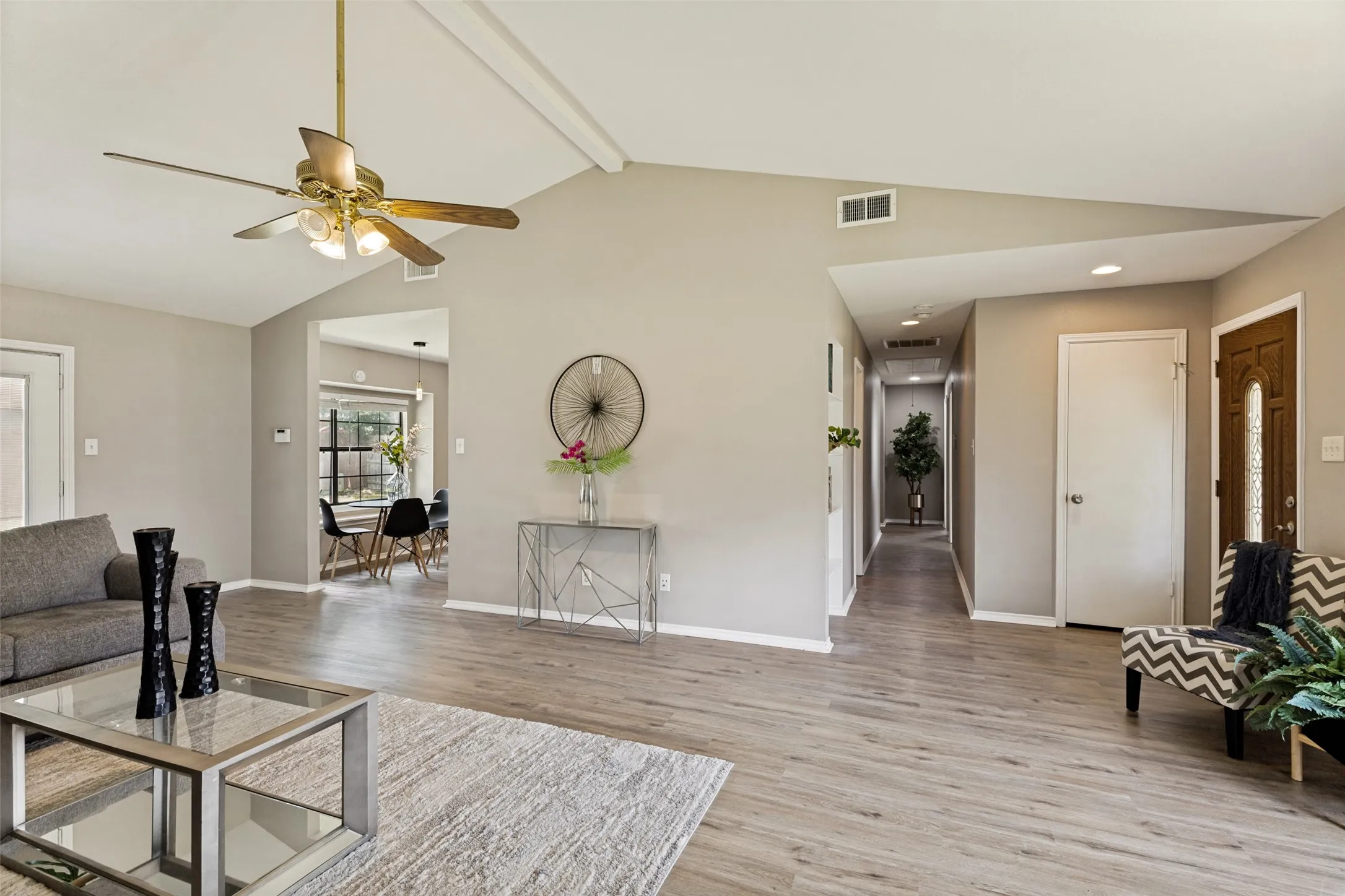 Single Family Residence For Sale in Tarrant County , 3206 Wintersmith Drive, Arlington, Texas 76014, 3 Bedroom, 2 Bathroom, 2 Garage spaces, 1,500 Sqft, built in 1981, mls#21301302, Real Estate Agent in Arlington, Homes For Sale in Tarrant county, Homes For Sale in Arlington, Realtor in Arlington Texas, Real Estate Brokerage Independent Realty Texas, Luminita Cordes Realtor
