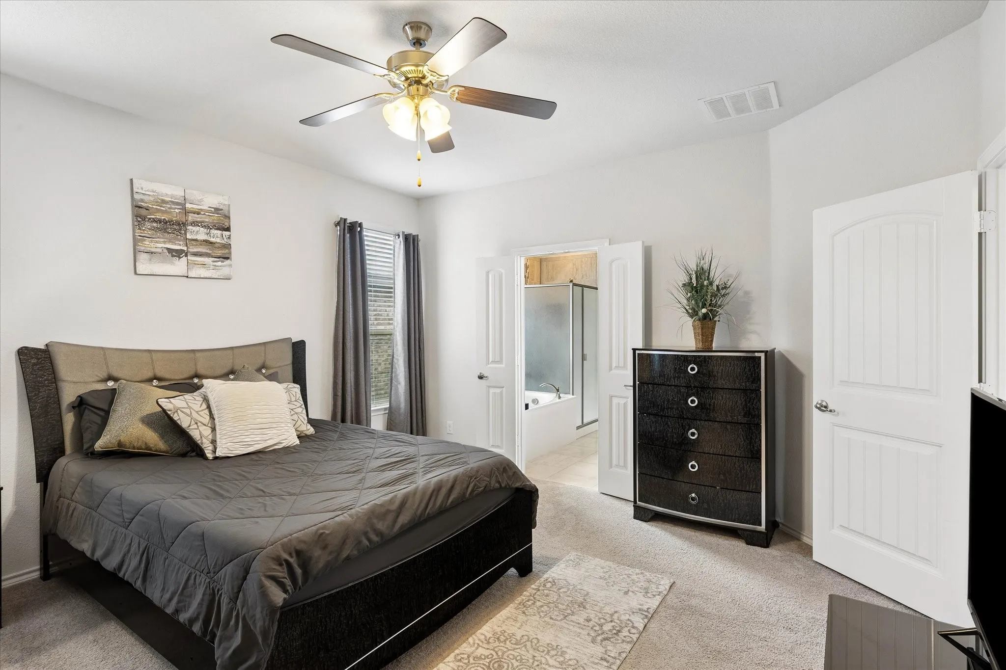 Single Family Residence For Sale in Tarrant County , 1112 Bowlus Drive, Fort Worth, Texas 76177, 3 Bedroom, 2 Bathroom, 2 Garage spaces, 1,656 Sqft, built in 2017, mls#21301651, Real Estate Agent in Fort Worth, Homes For Sale in Tarrant county, Homes For Sale in Fort Worth, Realtor in Fort Worth Texas, Real Estate Brokerage Independent Realty Texas, Luminita Cordes Realtor