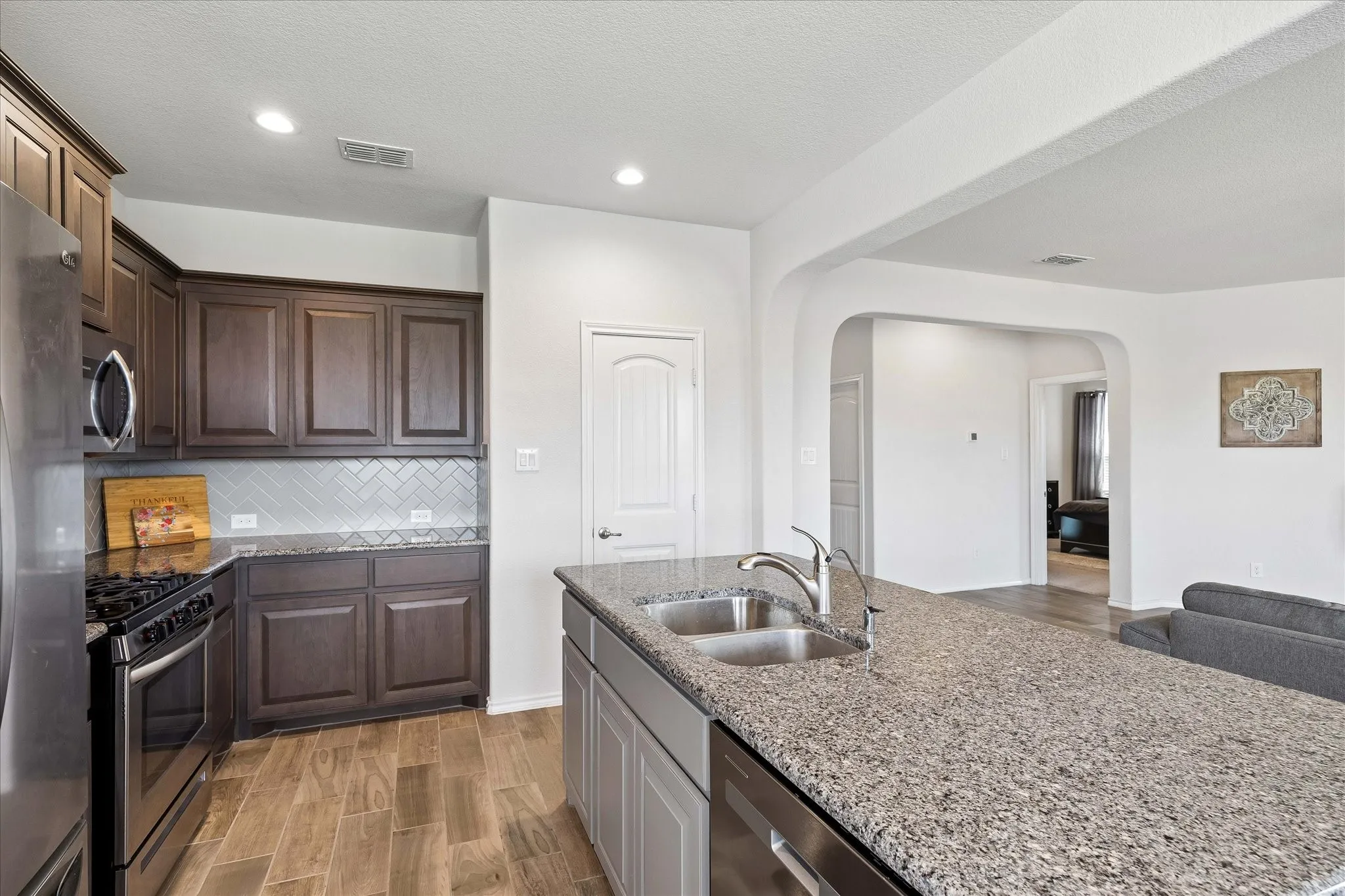 Single Family Residence For Sale in Tarrant County , 1112 Bowlus Drive, Fort Worth, Texas 76177, 3 Bedroom, 2 Bathroom, 2 Garage spaces, 1,656 Sqft, built in 2017, mls#21301651, Real Estate Agent in Fort Worth, Homes For Sale in Tarrant county, Homes For Sale in Fort Worth, Realtor in Fort Worth Texas, Real Estate Brokerage Independent Realty Texas, Luminita Cordes Realtor