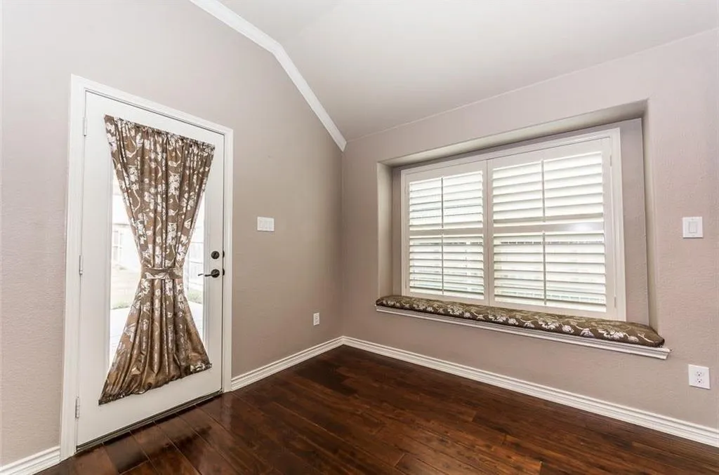Breakfast area near the living room.