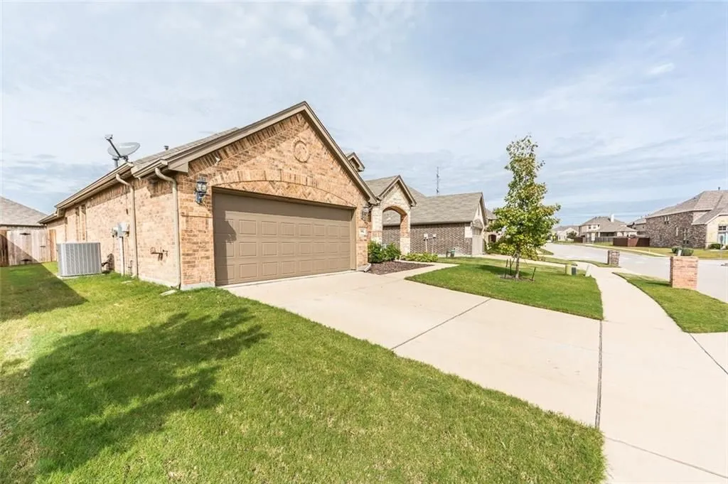 Single Family Residence For Rent in Denton County , 508 Cypress Hill Drive, Little Elm, Texas 75068, 3 Bedroom, 2 Bathroom, 2 Garage spaces, 2,187 Sqft, built in 2014, mls#21300872, Real Estate Agent in Little Elm, Homes For Rent in Denton county, Homes For Rent in Little Elm, Realtor in Little Elm Texas, Real Estate Brokerage Independent Realty Texas, Luminita Cordes Realtor