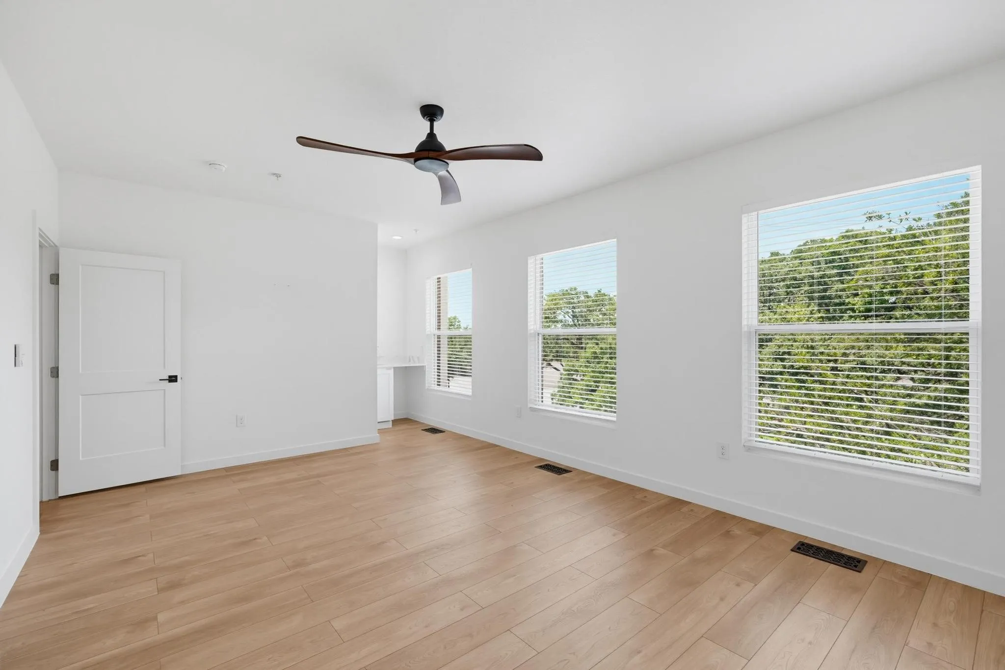 Townhouse For Rent in Dallas County , 504 S O connor Road, Irving, Texas 75060, 4 Bedroom, 4 Bathroom, 2 Garage spaces, 2,244 Sqft, built in 2024, Price $3,495, mls#21294902, Real Estate Agent in Irving, Homes For Rent in Dallas county, Homes For Rent in Irving, Realtor in Irving Texas, Real Estate Brokerage Independent Realty Texas, Luminita Cordes Realtor