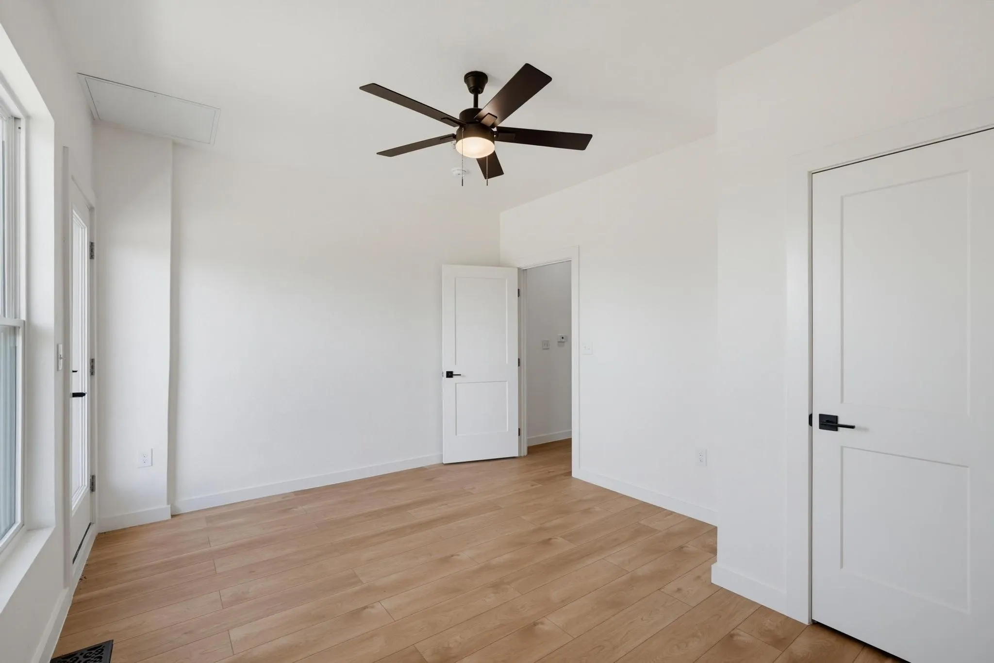Townhouse For Rent in Dallas County , 504 S O connor Road, Irving, Texas 75060, 4 Bedroom, 4 Bathroom, 2 Garage spaces, 2,244 Sqft, built in 2024, Price $3,495, mls#21294902, Real Estate Agent in Irving, Homes For Rent in Dallas county, Homes For Rent in Irving, Realtor in Irving Texas, Real Estate Brokerage Independent Realty Texas, Luminita Cordes Realtor