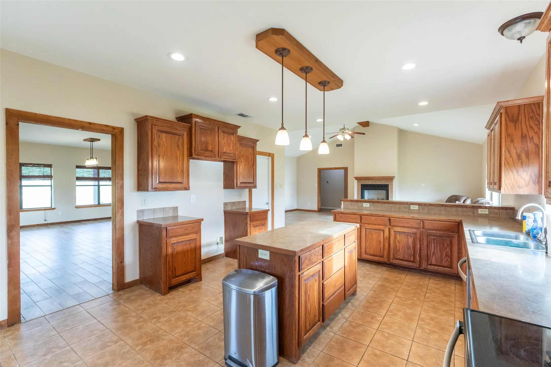 Farm For Sale in Callahan County , 523 S Hays Road, Clyde, Texas 79510, 4 Bedroom, 3 Bathroom, 1 Garage spaces, 3,030 Sqft, built in 2007, Price $949,000, mls#21301657, Real Estate Agent in Clyde, Homes For Sale in Callahan county, Homes For Sale in Clyde, Realtor in Clyde Texas, Real Estate Brokerage Independent Realty Texas, Luminita Cordes Realtor