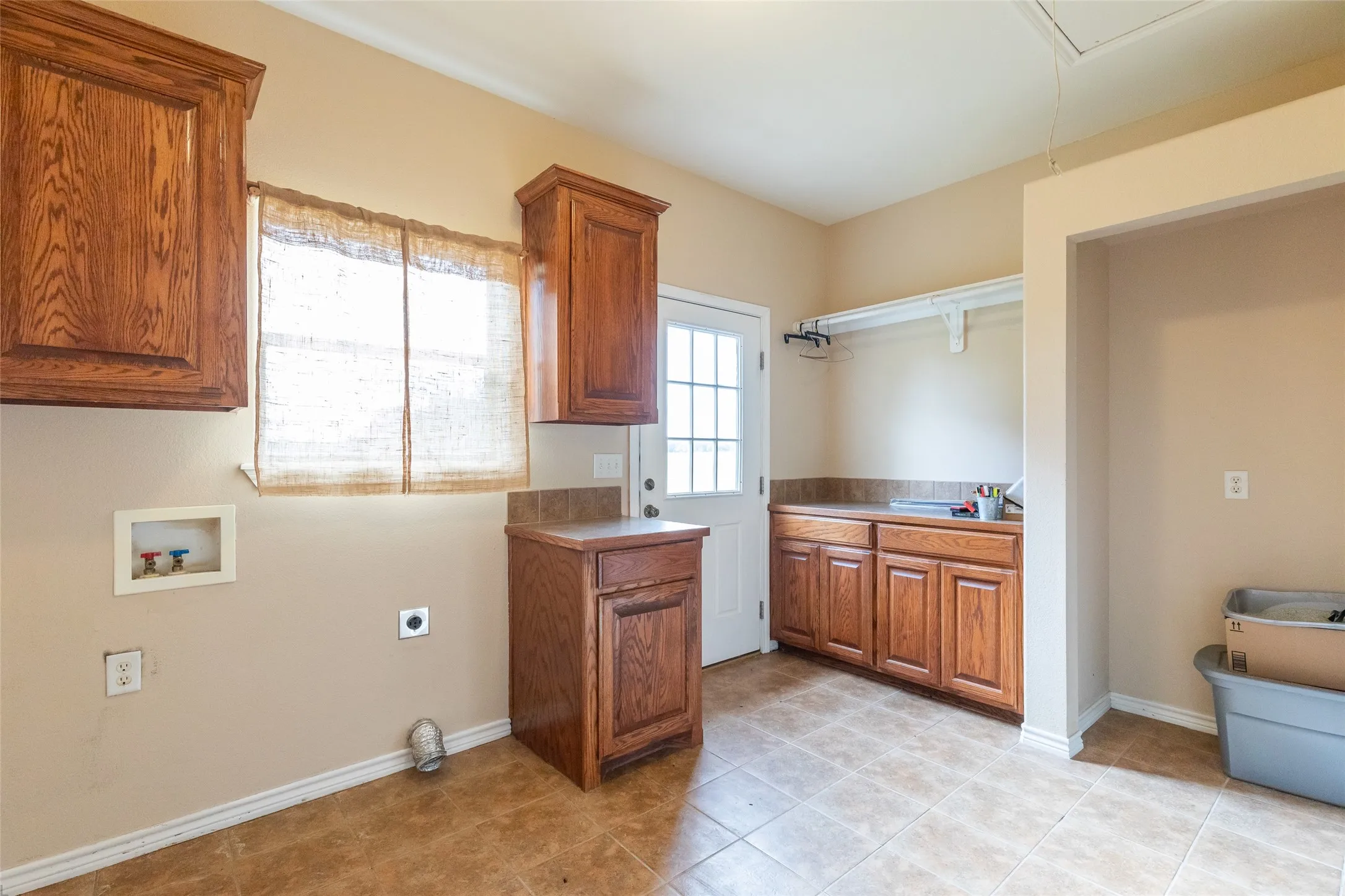 Farm For Sale in Callahan County , 523 S Hays Road, Clyde, Texas 79510, 4 Bedroom, 3 Bathroom, 1 Garage spaces, 3,030 Sqft, built in 2007, Price $949,000, mls#21301657, Real Estate Agent in Clyde, Homes For Sale in Callahan county, Homes For Sale in Clyde, Realtor in Clyde Texas, Real Estate Brokerage Independent Realty Texas, Luminita Cordes Realtor