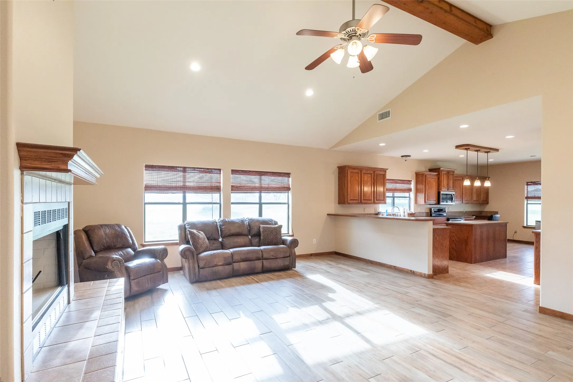 Farm For Sale in Callahan County , 523 S Hays Road, Clyde, Texas 79510, 4 Bedroom, 3 Bathroom, 1 Garage spaces, 3,030 Sqft, built in 2007, Price $949,000, mls#21301657, Real Estate Agent in Clyde, Homes For Sale in Callahan county, Homes For Sale in Clyde, Realtor in Clyde Texas, Real Estate Brokerage Independent Realty Texas, Luminita Cordes Realtor