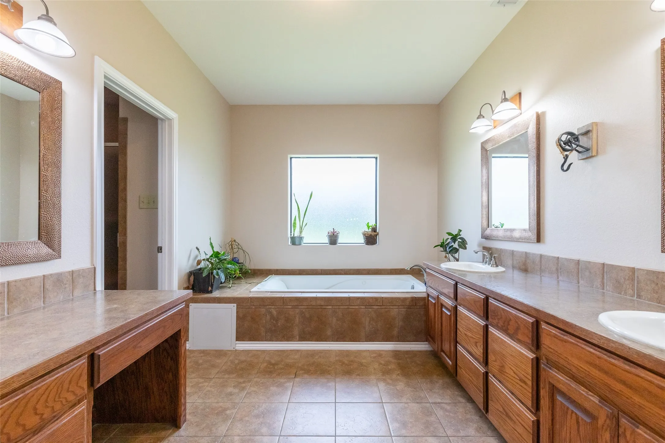 Farm For Sale in Callahan County , 523 S Hays Road, Clyde, Texas 79510, 4 Bedroom, 3 Bathroom, 1 Garage spaces, 3,030 Sqft, built in 2007, Price $949,000, mls#21301657, Real Estate Agent in Clyde, Homes For Sale in Callahan county, Homes For Sale in Clyde, Realtor in Clyde Texas, Real Estate Brokerage Independent Realty Texas, Luminita Cordes Realtor