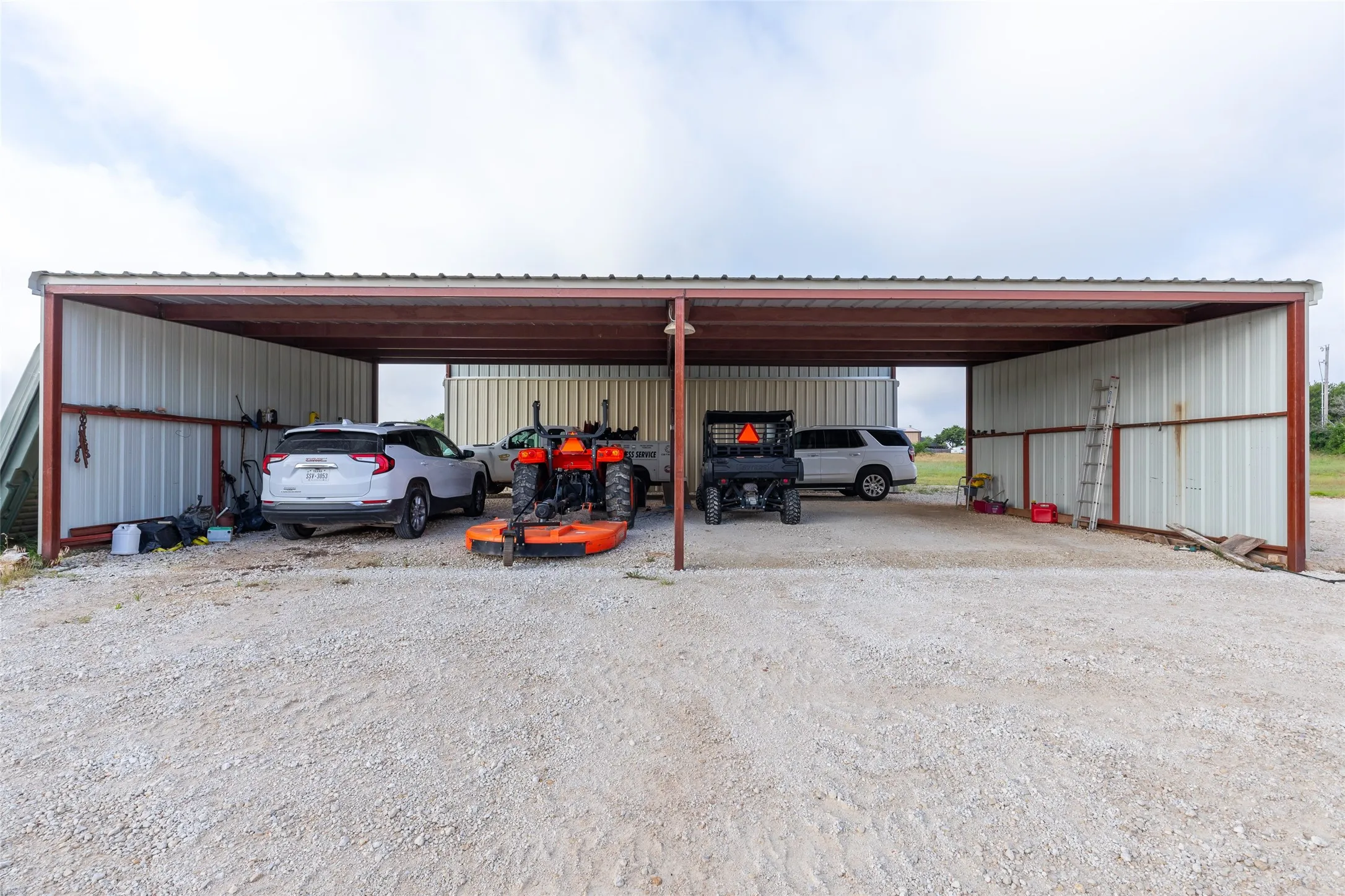 Farm For Sale in Callahan County , 523 S Hays Road, Clyde, Texas 79510, 4 Bedroom, 3 Bathroom, 1 Garage spaces, 3,030 Sqft, built in 2007, Price $949,000, mls#21301657, Real Estate Agent in Clyde, Homes For Sale in Callahan county, Homes For Sale in Clyde, Realtor in Clyde Texas, Real Estate Brokerage Independent Realty Texas, Luminita Cordes Realtor