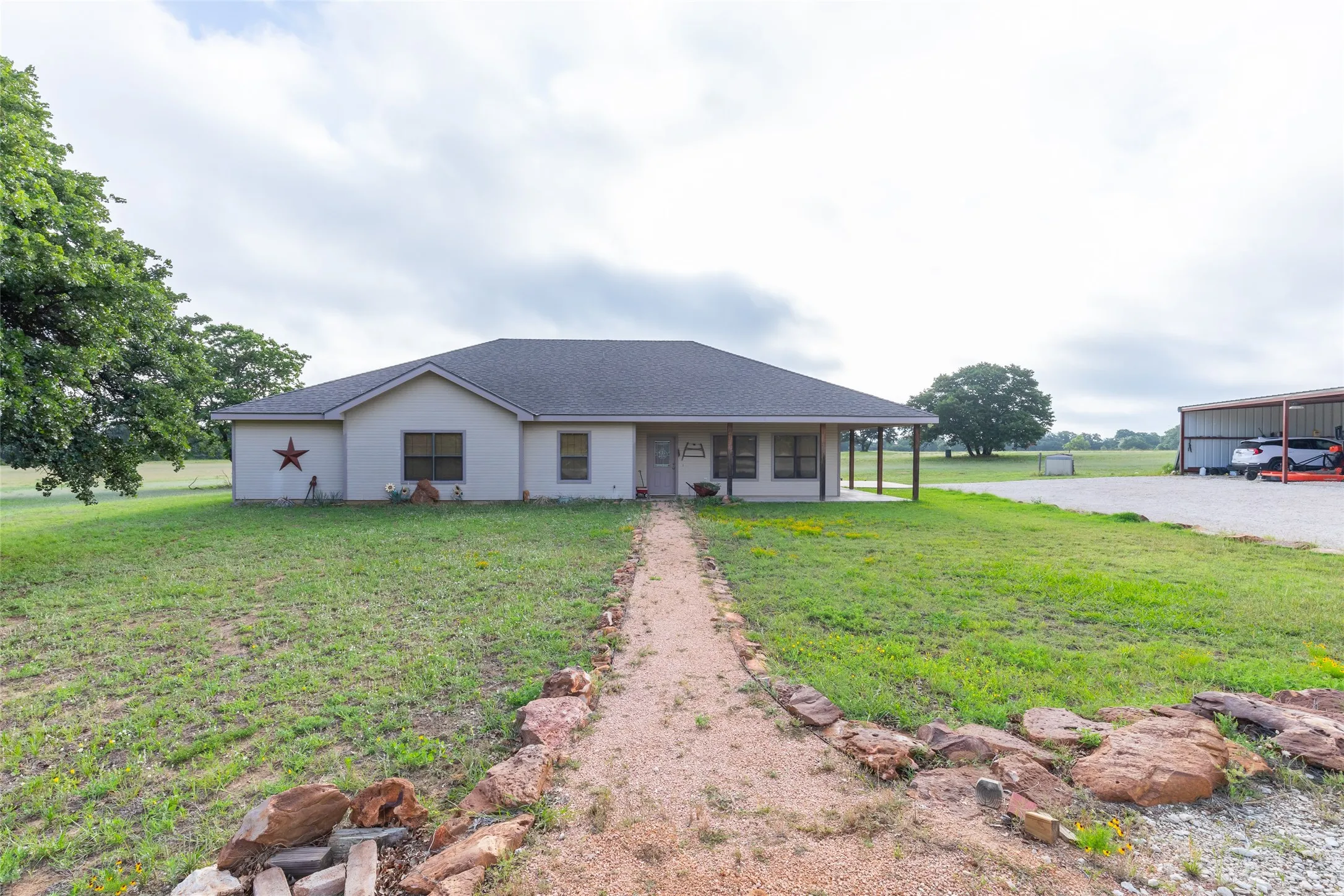 Farm For Sale in Callahan County , 523 S Hays Road, Clyde, Texas 79510, 4 Bedroom, 3 Bathroom, 1 Garage spaces, 3,030 Sqft, built in 2007, Price $949,000, mls#21301657, Real Estate Agent in Clyde, Homes For Sale in Callahan county, Homes For Sale in Clyde, Realtor in Clyde Texas, Real Estate Brokerage Independent Realty Texas, Luminita Cordes Realtor