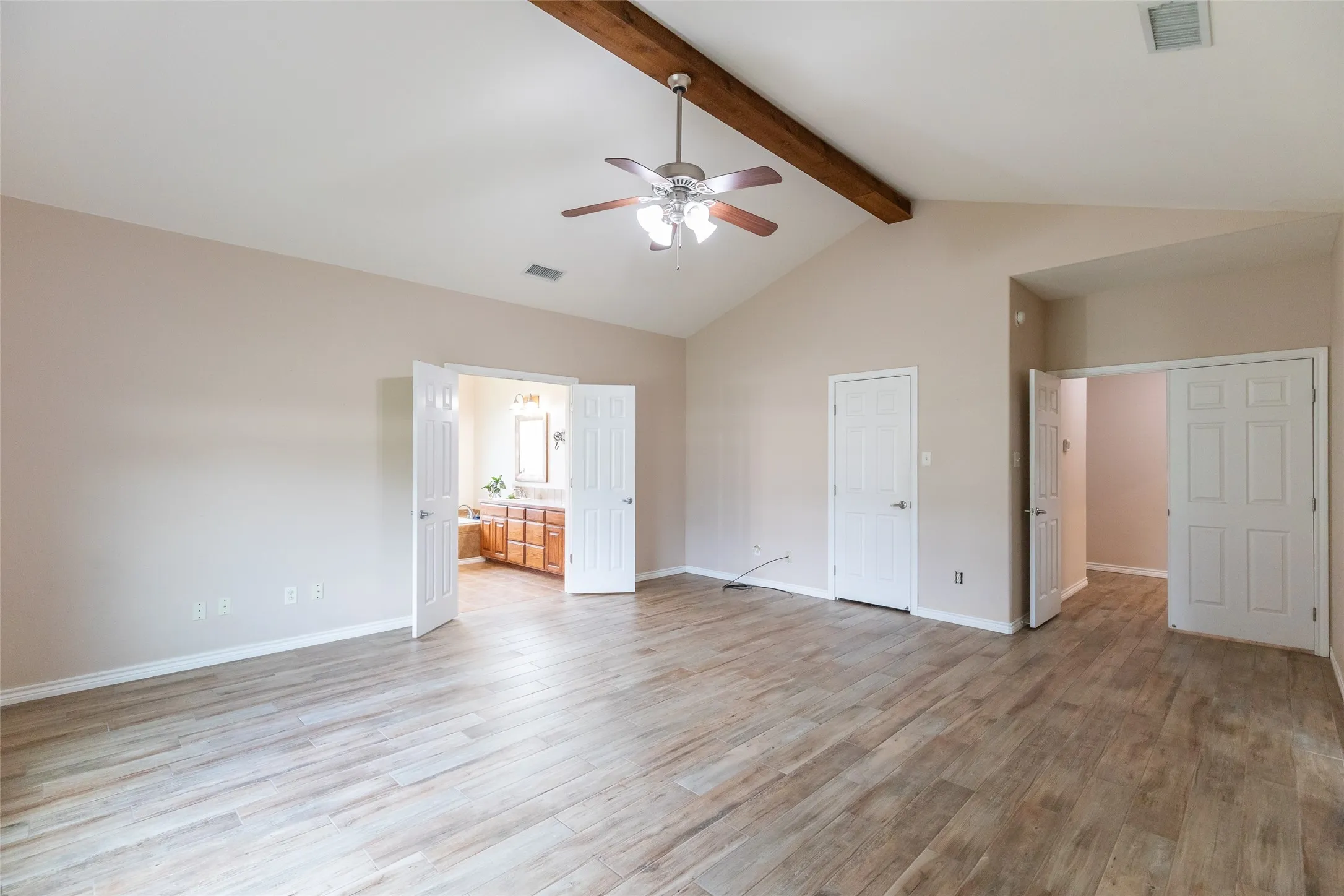 Farm For Sale in Callahan County , 523 S Hays Road, Clyde, Texas 79510, 4 Bedroom, 3 Bathroom, 1 Garage spaces, 3,030 Sqft, built in 2007, Price $949,000, mls#21301657, Real Estate Agent in Clyde, Homes For Sale in Callahan county, Homes For Sale in Clyde, Realtor in Clyde Texas, Real Estate Brokerage Independent Realty Texas, Luminita Cordes Realtor