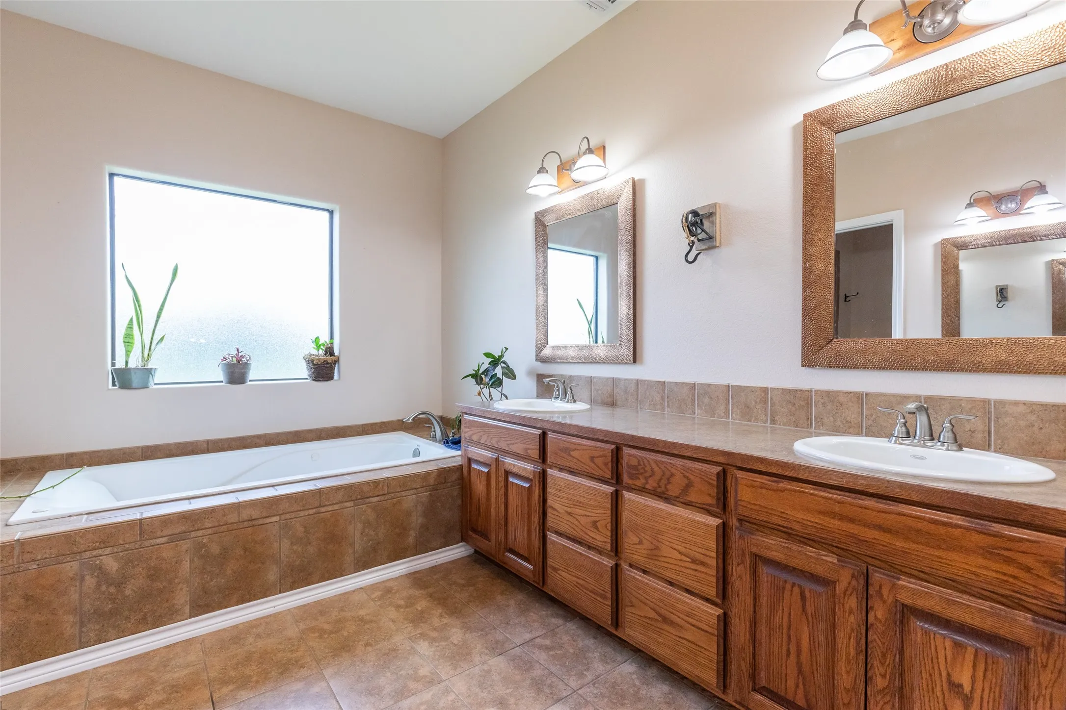 Farm For Sale in Callahan County , 523 S Hays Road, Clyde, Texas 79510, 4 Bedroom, 3 Bathroom, 1 Garage spaces, 3,030 Sqft, built in 2007, Price $949,000, mls#21301657, Real Estate Agent in Clyde, Homes For Sale in Callahan county, Homes For Sale in Clyde, Realtor in Clyde Texas, Real Estate Brokerage Independent Realty Texas, Luminita Cordes Realtor
