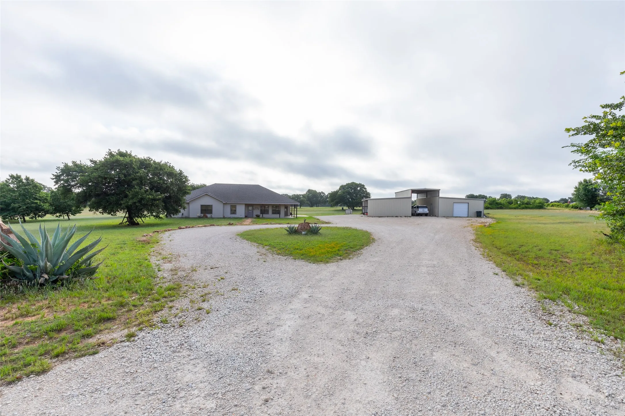 Farm For Sale in Callahan County , 523 S Hays Road, Clyde, Texas 79510, 4 Bedroom, 3 Bathroom, 1 Garage spaces, 3,030 Sqft, built in 2007, Price $949,000, mls#21301657, Real Estate Agent in Clyde, Homes For Sale in Callahan county, Homes For Sale in Clyde, Realtor in Clyde Texas, Real Estate Brokerage Independent Realty Texas, Luminita Cordes Realtor