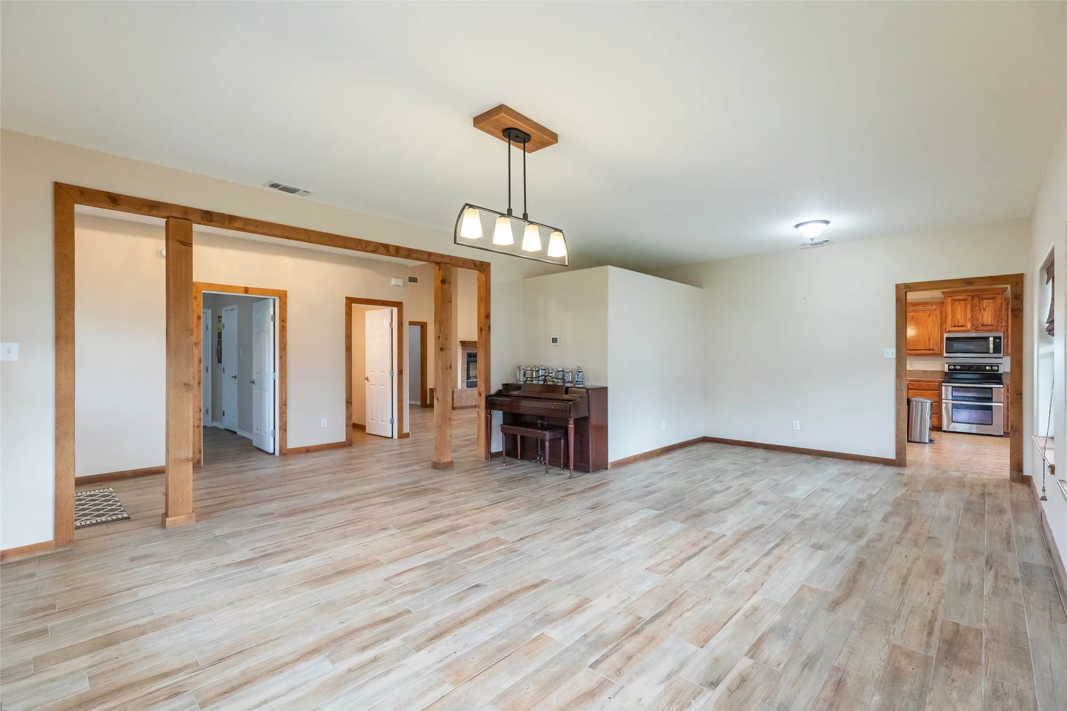 Farm For Sale in Callahan County , 523 S Hays Road, Clyde, Texas 79510, 4 Bedroom, 3 Bathroom, 1 Garage spaces, 3,030 Sqft, built in 2007, Price $949,000, mls#21301657, Real Estate Agent in Clyde, Homes For Sale in Callahan county, Homes For Sale in Clyde, Realtor in Clyde Texas, Real Estate Brokerage Independent Realty Texas, Luminita Cordes Realtor