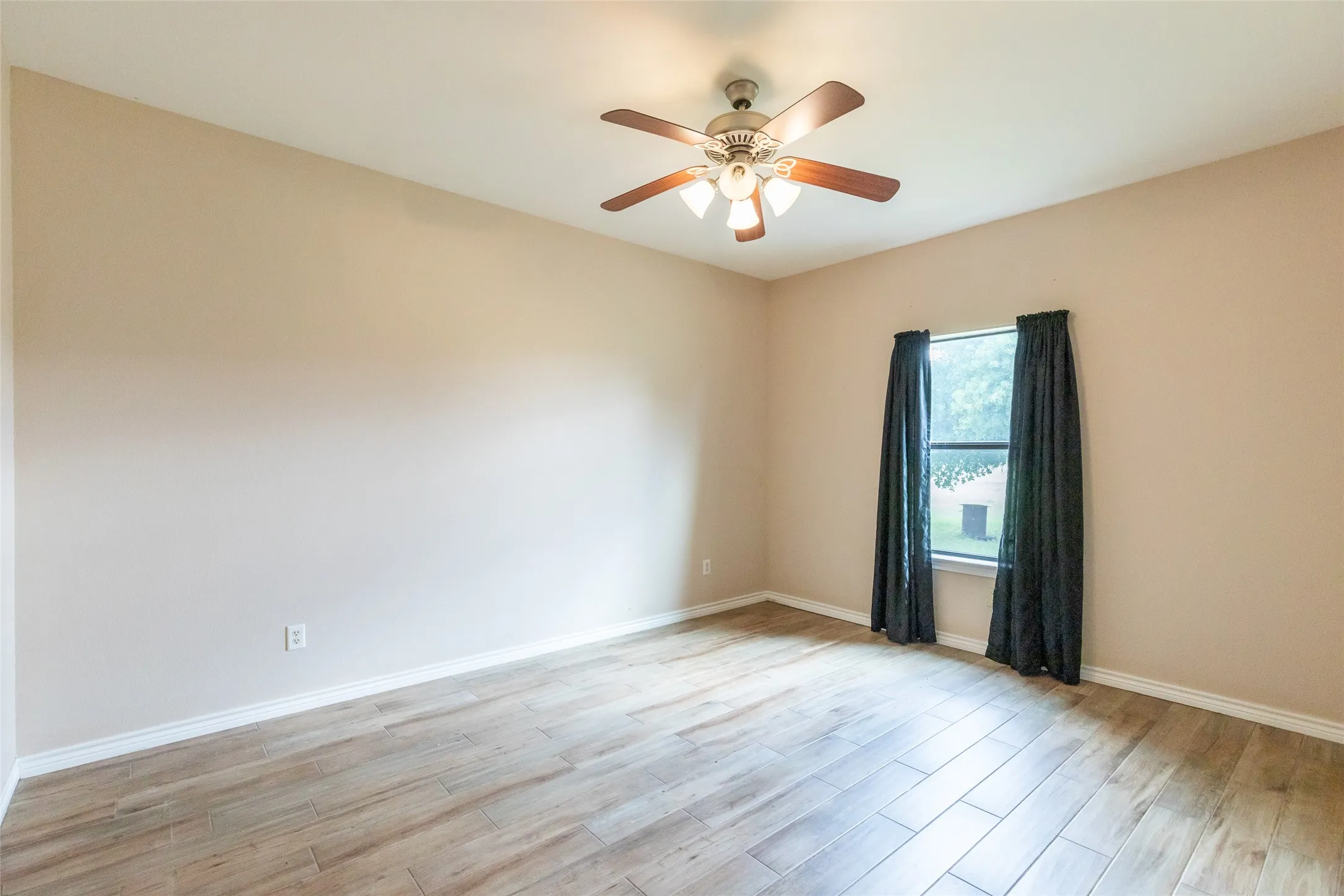 Farm For Sale in Callahan County , 523 S Hays Road, Clyde, Texas 79510, 4 Bedroom, 3 Bathroom, 1 Garage spaces, 3,030 Sqft, built in 2007, Price $949,000, mls#21301657, Real Estate Agent in Clyde, Homes For Sale in Callahan county, Homes For Sale in Clyde, Realtor in Clyde Texas, Real Estate Brokerage Independent Realty Texas, Luminita Cordes Realtor