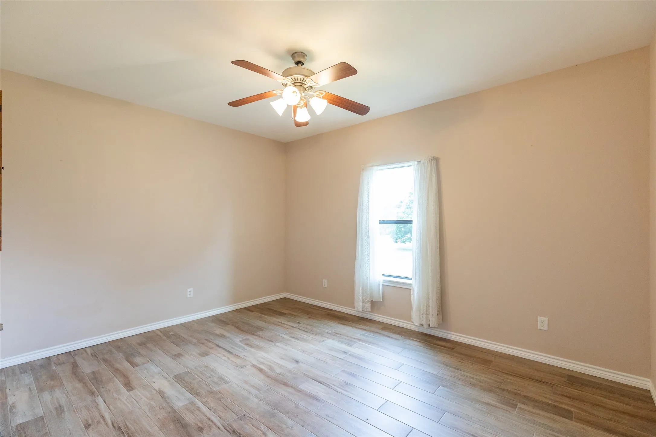 Farm For Sale in Callahan County , 523 S Hays Road, Clyde, Texas 79510, 4 Bedroom, 3 Bathroom, 1 Garage spaces, 3,030 Sqft, built in 2007, Price $949,000, mls#21301657, Real Estate Agent in Clyde, Homes For Sale in Callahan county, Homes For Sale in Clyde, Realtor in Clyde Texas, Real Estate Brokerage Independent Realty Texas, Luminita Cordes Realtor
