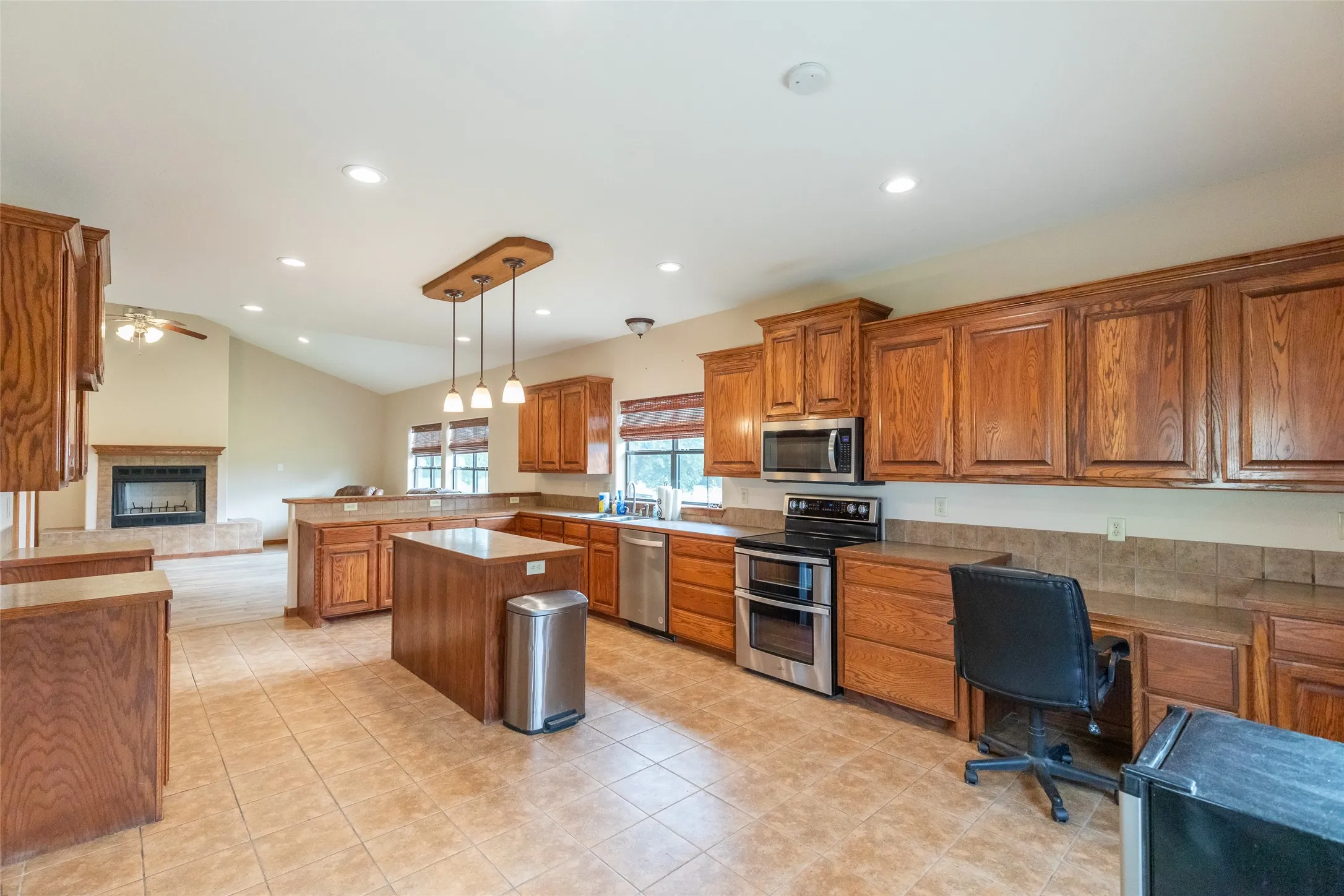 Farm For Sale in Callahan County , 523 S Hays Road, Clyde, Texas 79510, 4 Bedroom, 3 Bathroom, 1 Garage spaces, 3,030 Sqft, built in 2007, Price $949,000, mls#21301657, Real Estate Agent in Clyde, Homes For Sale in Callahan county, Homes For Sale in Clyde, Realtor in Clyde Texas, Real Estate Brokerage Independent Realty Texas, Luminita Cordes Realtor