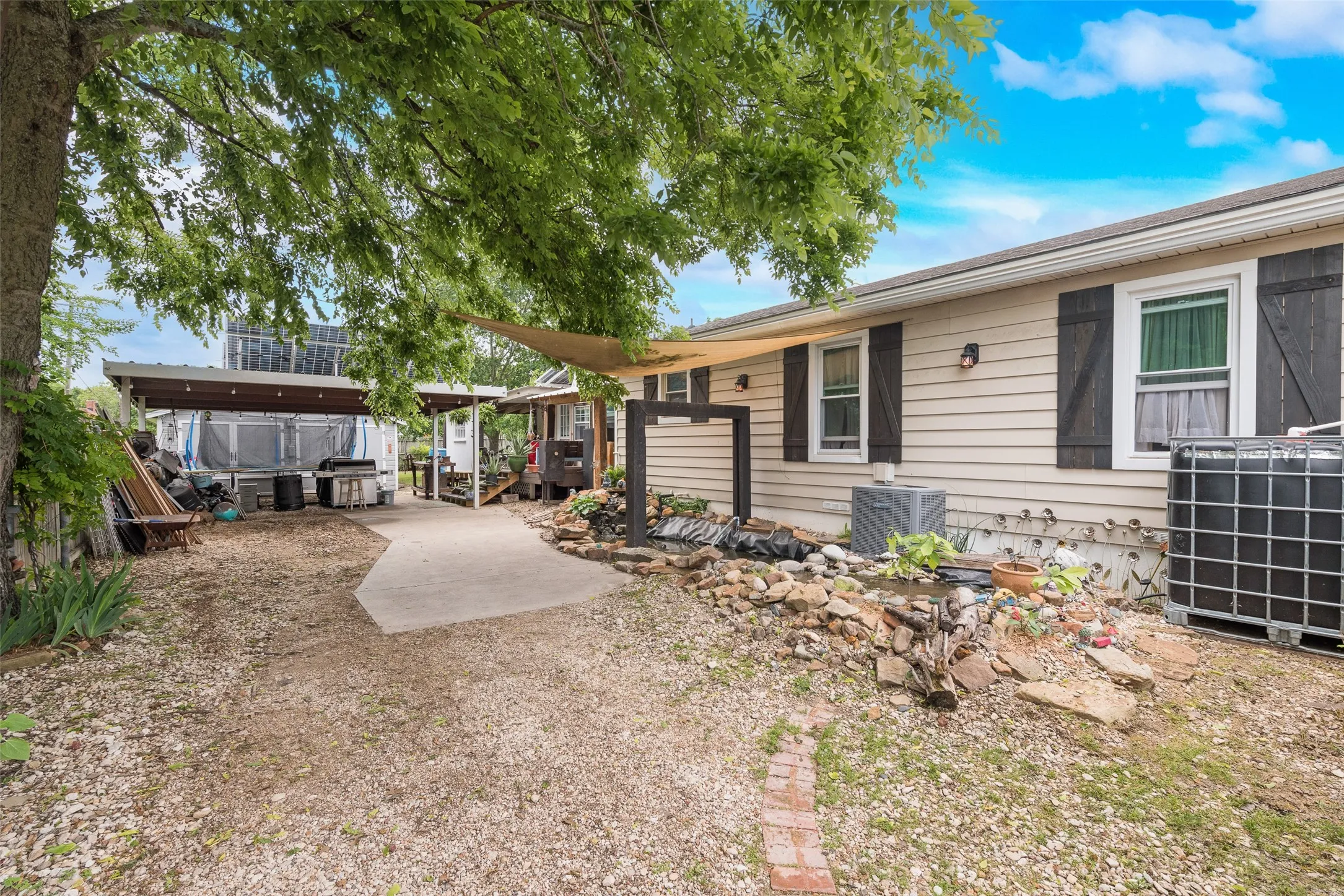 Single Family Residence For Sale in Ellis County , 405 Pecan Street, Forreston, Texas 76041, 3 Bedroom, 2 Bathroom, 2 Garage spaces, 1,365 Sqft, built in 1955, mls#21301669, Real Estate Agent in Forreston, Homes For Sale in Ellis county, Homes For Sale in Forreston, Realtor in Forreston Texas, Real Estate Brokerage Independent Realty Texas, Luminita Cordes Realtor