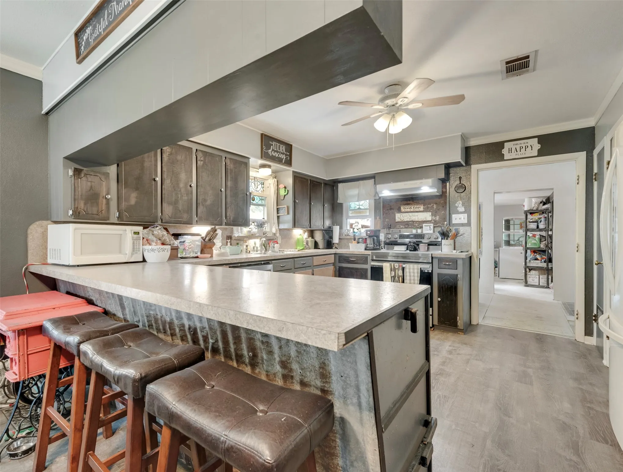 Single Family Residence For Sale in Ellis County , 405 Pecan Street, Forreston, Texas 76041, 3 Bedroom, 2 Bathroom, 2 Garage spaces, 1,365 Sqft, built in 1955, mls#21301669, Real Estate Agent in Forreston, Homes For Sale in Ellis county, Homes For Sale in Forreston, Realtor in Forreston Texas, Real Estate Brokerage Independent Realty Texas, Luminita Cordes Realtor