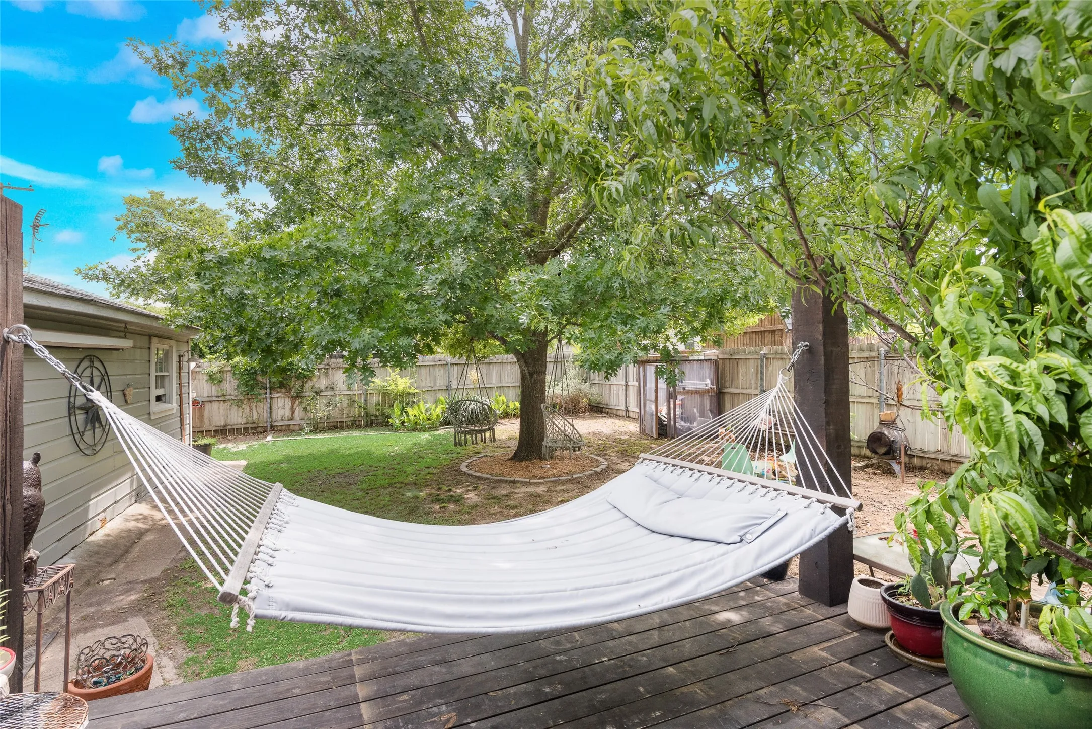Single Family Residence For Sale in Ellis County , 405 Pecan Street, Forreston, Texas 76041, 3 Bedroom, 2 Bathroom, 2 Garage spaces, 1,365 Sqft, built in 1955, mls#21301669, Real Estate Agent in Forreston, Homes For Sale in Ellis county, Homes For Sale in Forreston, Realtor in Forreston Texas, Real Estate Brokerage Independent Realty Texas, Luminita Cordes Realtor