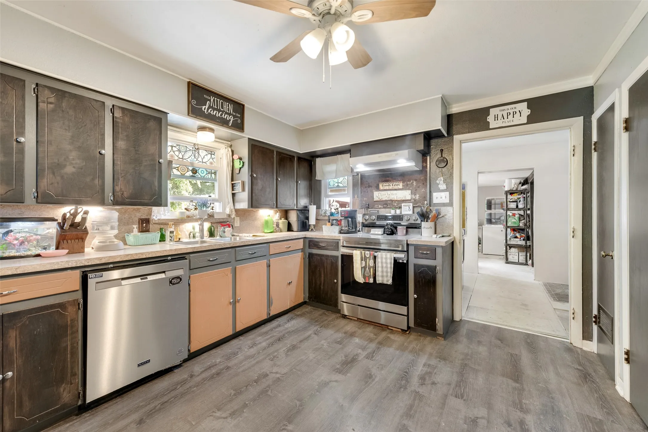 Single Family Residence For Sale in Ellis County , 405 Pecan Street, Forreston, Texas 76041, 3 Bedroom, 2 Bathroom, 2 Garage spaces, 1,365 Sqft, built in 1955, mls#21301669, Real Estate Agent in Forreston, Homes For Sale in Ellis county, Homes For Sale in Forreston, Realtor in Forreston Texas, Real Estate Brokerage Independent Realty Texas, Luminita Cordes Realtor