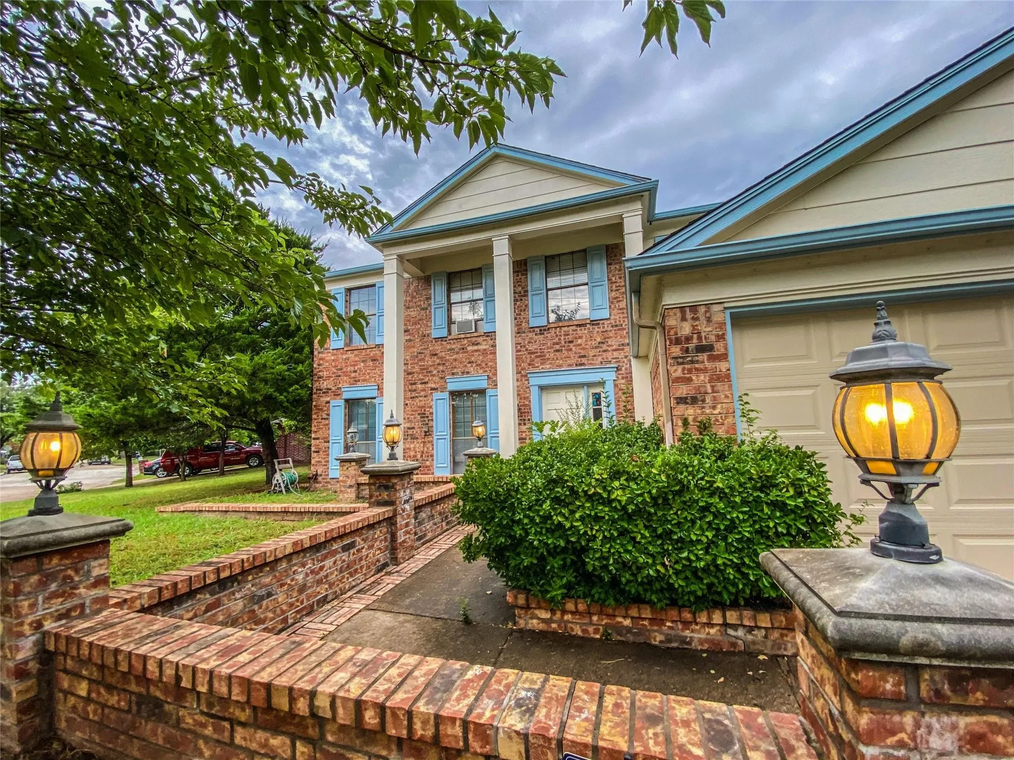 Single Family Residence For Sale in Dallas County , 4250 Claremont Drive, Grand Prairie, Texas 75052, 4 Bedroom, 4 Bathroom, 2 Garage spaces, 3,066 Sqft, built in 1985, mls#21300101, Real Estate Agent in Grand Prairie, Homes For Sale in Dallas county, Homes For Sale in Grand Prairie, Realtor in Grand Prairie Texas, Real Estate Brokerage Independent Realty Texas, Luminita Cordes Realtor
