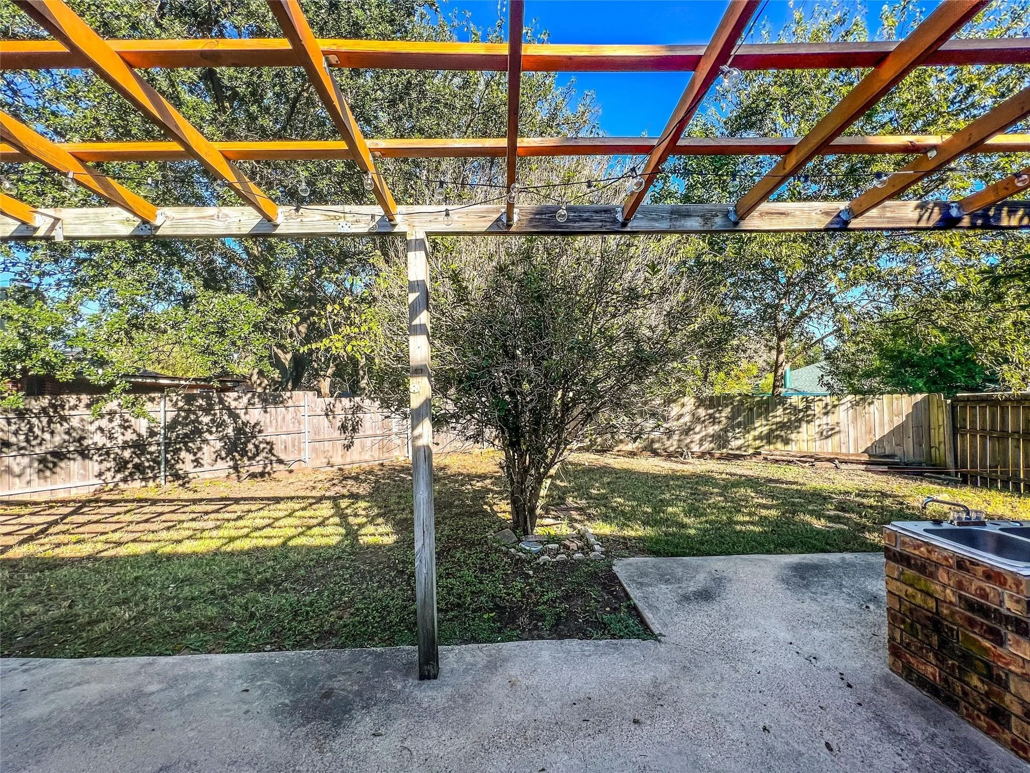 Single Family Residence For Sale in Dallas County , 4250 Claremont Drive, Grand Prairie, Texas 75052, 4 Bedroom, 4 Bathroom, 2 Garage spaces, 3,066 Sqft, built in 1985, mls#21300101, Real Estate Agent in Grand Prairie, Homes For Sale in Dallas county, Homes For Sale in Grand Prairie, Realtor in Grand Prairie Texas, Real Estate Brokerage Independent Realty Texas, Luminita Cordes Realtor