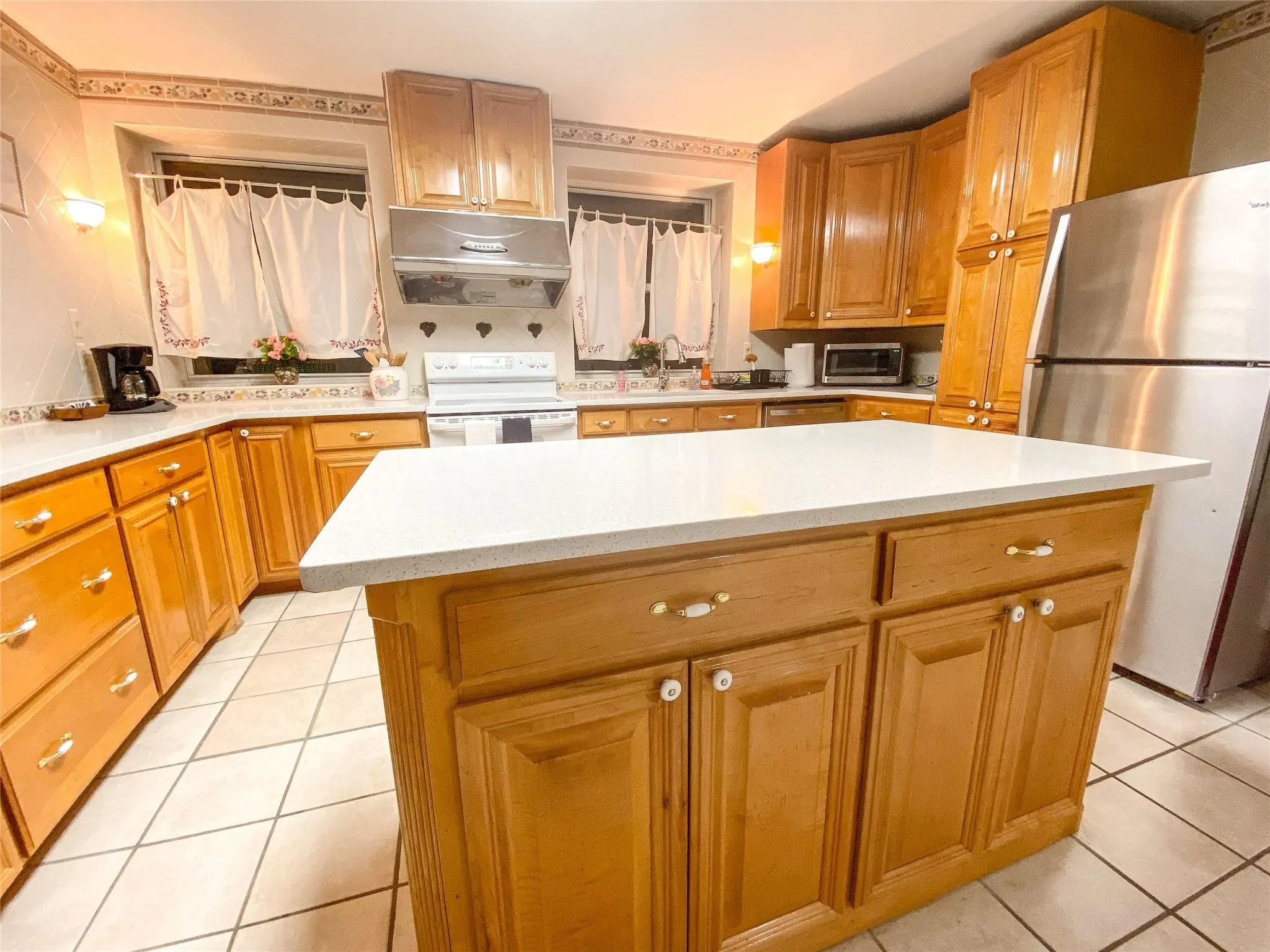 Single Family Residence For Sale in Dallas County , 4250 Claremont Drive, Grand Prairie, Texas 75052, 4 Bedroom, 4 Bathroom, 2 Garage spaces, 3,066 Sqft, built in 1985, mls#21300101, Real Estate Agent in Grand Prairie, Homes For Sale in Dallas county, Homes For Sale in Grand Prairie, Realtor in Grand Prairie Texas, Real Estate Brokerage Independent Realty Texas, Luminita Cordes Realtor