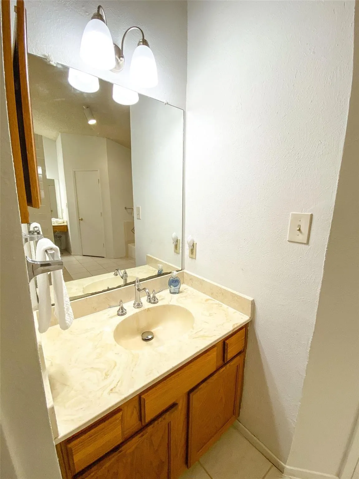 Single Family Residence For Sale in Dallas County , 4250 Claremont Drive, Grand Prairie, Texas 75052, 4 Bedroom, 4 Bathroom, 2 Garage spaces, 3,066 Sqft, built in 1985, mls#21300101, Real Estate Agent in Grand Prairie, Homes For Sale in Dallas county, Homes For Sale in Grand Prairie, Realtor in Grand Prairie Texas, Real Estate Brokerage Independent Realty Texas, Luminita Cordes Realtor