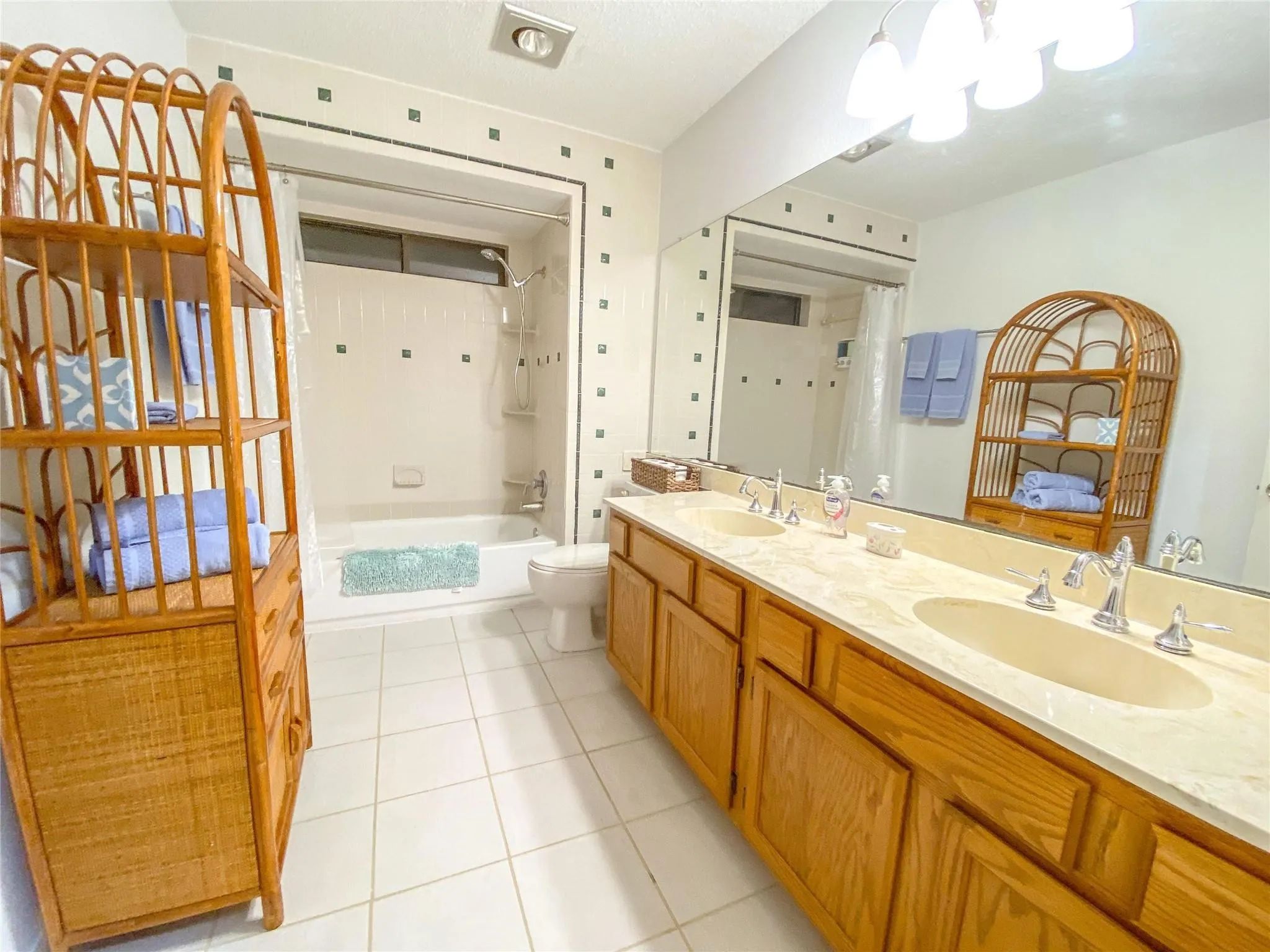 Single Family Residence For Sale in Dallas County , 4250 Claremont Drive, Grand Prairie, Texas 75052, 4 Bedroom, 4 Bathroom, 2 Garage spaces, 3,066 Sqft, built in 1985, mls#21300101, Real Estate Agent in Grand Prairie, Homes For Sale in Dallas county, Homes For Sale in Grand Prairie, Realtor in Grand Prairie Texas, Real Estate Brokerage Independent Realty Texas, Luminita Cordes Realtor