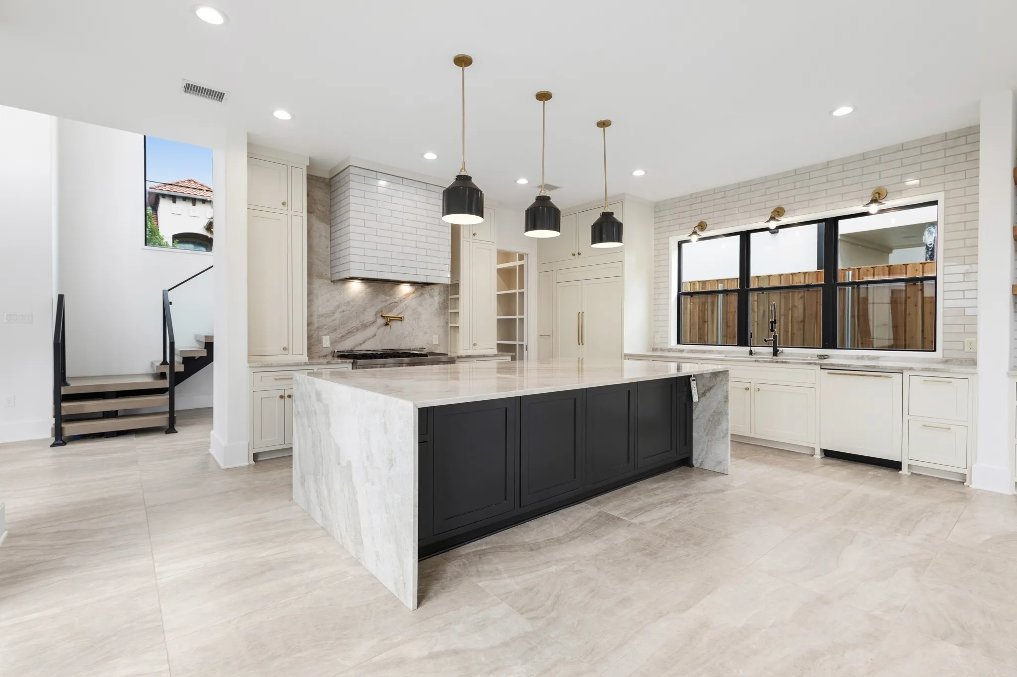 Single Family Residence For Sale in Collin County , 7905 Comanche Way, Mc Kinney, Texas 75070, 4 Bedroom, 5 Bathroom, 2 Garage spaces, 4,444 Sqft, built in 2022, mls#21301287, Real Estate Agent in Mc Kinney, Homes For Sale in Collin county, Homes For Sale in Mc Kinney, Realtor in Mc Kinney Texas, Real Estate Brokerage Independent Realty Texas, Luminita Cordes Realtor