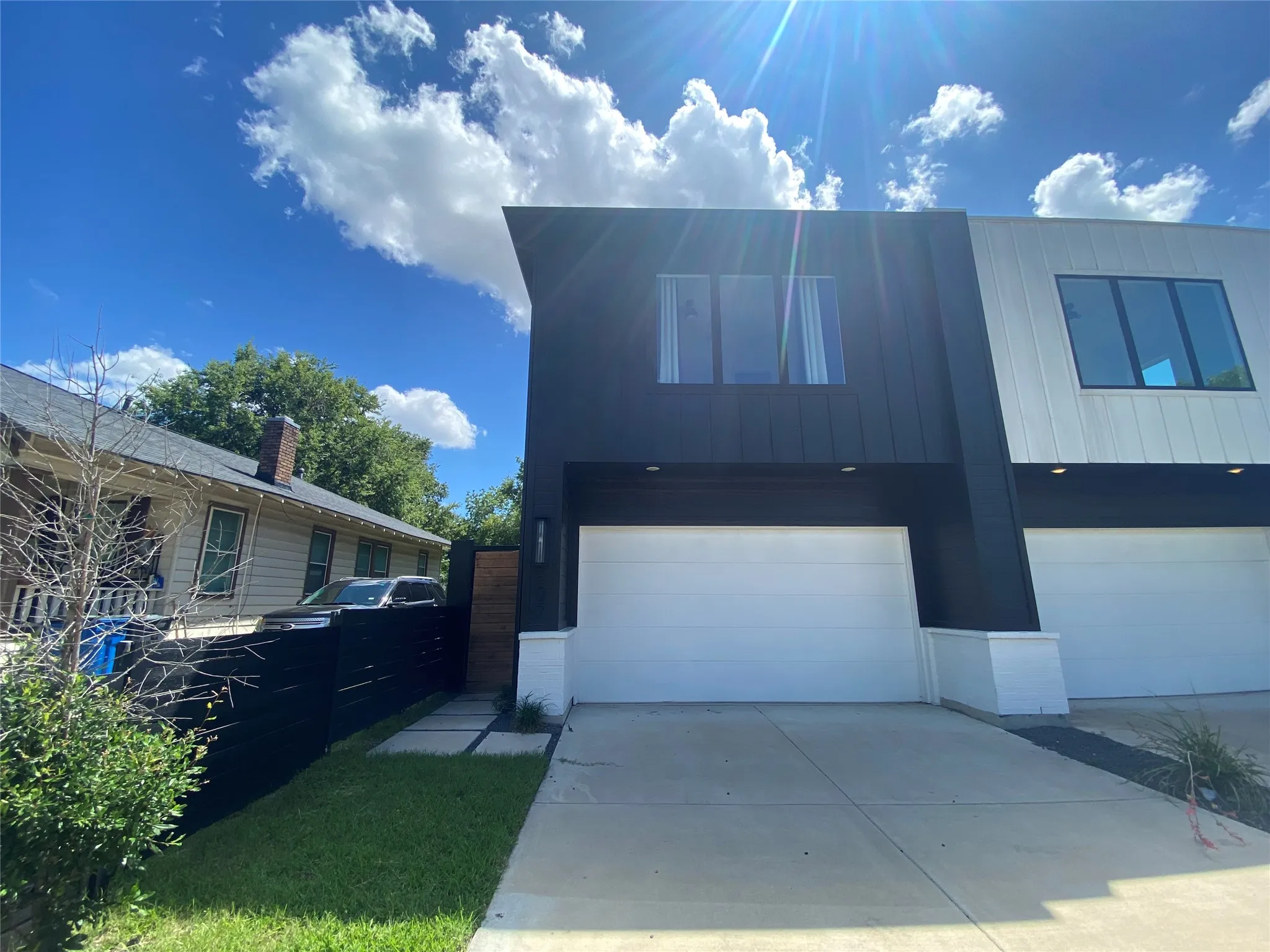 Townhouse For Rent in Dallas County , 807 S Glasgow, Dallas, Texas 75223, 3 Bedrooms, 3 Bathrooms, 2 Garage spaces, 2,342 Sqft, built in 2024, Price $3,950, mls#21301685, Real Estate Agent in Dallas, Homes For Rent in Dallas county, Homes For Rent in Dallas, Realtor in Dallas Texas, Real Estate Brokerage Independent Realty Texas, Luminita Cordes Realtor