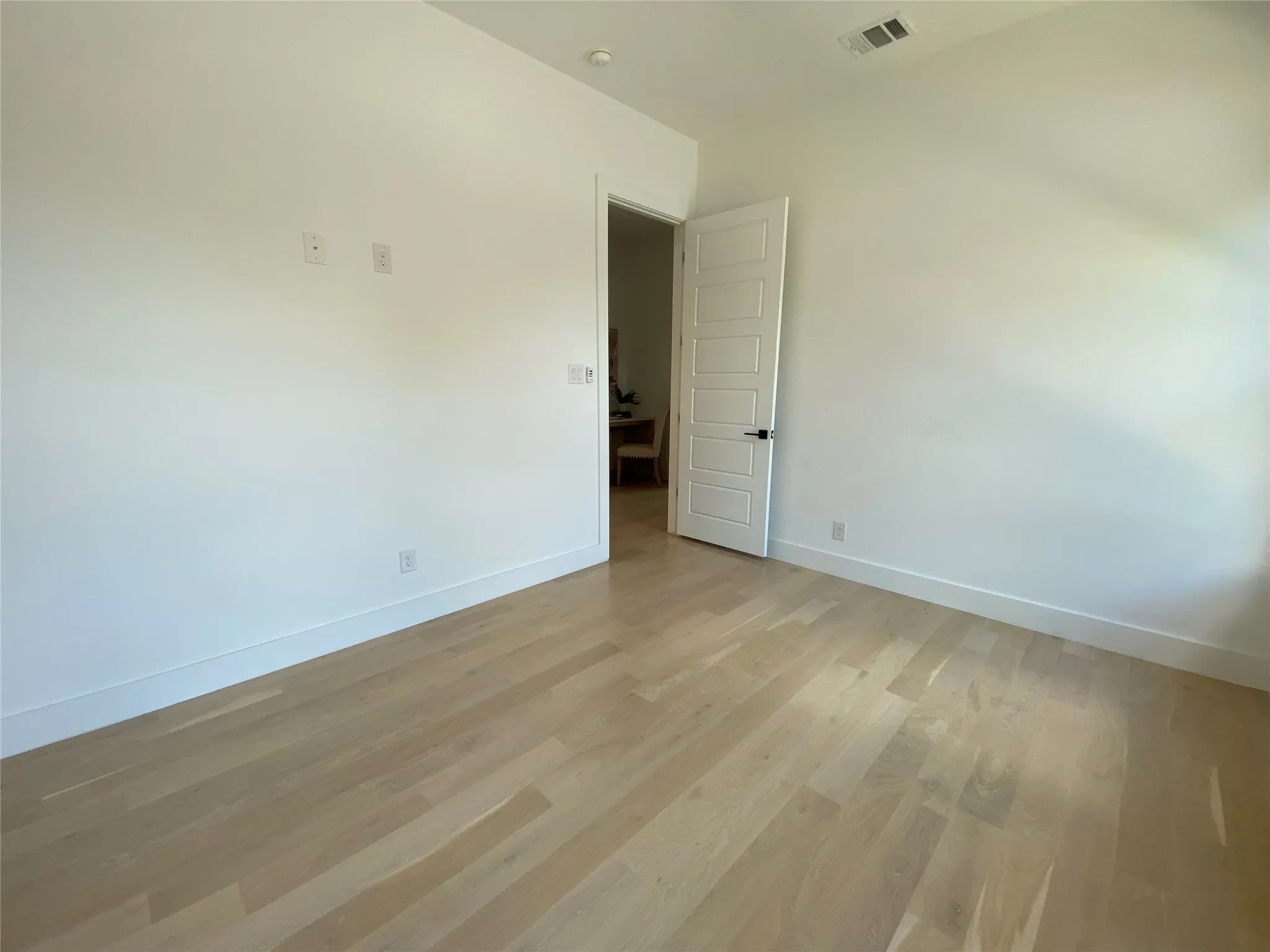 Townhouse For Rent in Dallas County , 807 S Glasgow, Dallas, Texas 75223, 3 Bedrooms, 3 Bathrooms, 2 Garage spaces, 2,342 Sqft, built in 2024, Price $3,950, mls#21301685, Real Estate Agent in Dallas, Homes For Rent in Dallas county, Homes For Rent in Dallas, Realtor in Dallas Texas, Real Estate Brokerage Independent Realty Texas, Luminita Cordes Realtor