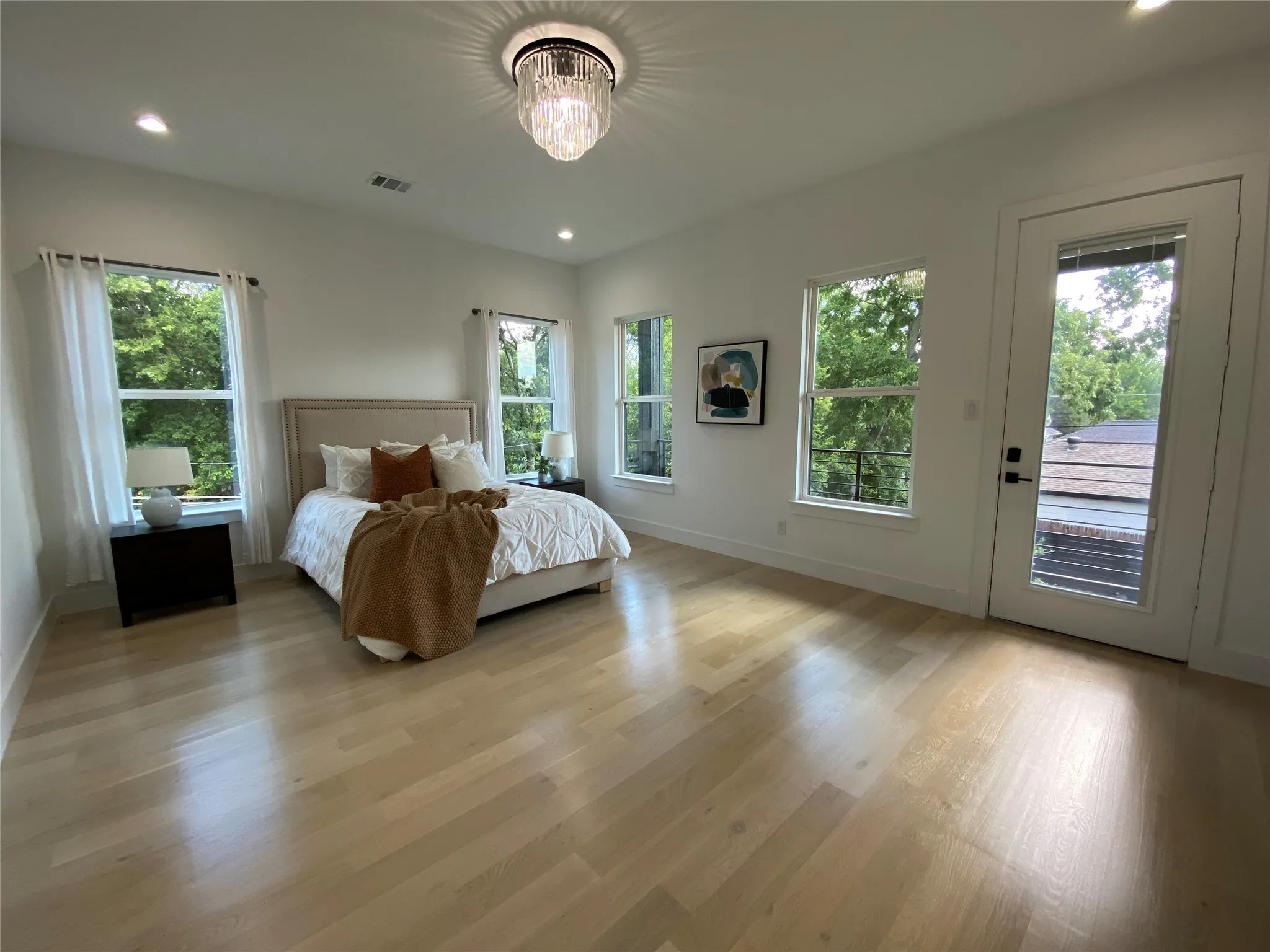 Townhouse For Rent in Dallas County , 807 S Glasgow, Dallas, Texas 75223, 3 Bedrooms, 3 Bathrooms, 2 Garage spaces, 2,342 Sqft, built in 2024, Price $3,950, mls#21301685, Real Estate Agent in Dallas, Homes For Rent in Dallas county, Homes For Rent in Dallas, Realtor in Dallas Texas, Real Estate Brokerage Independent Realty Texas, Luminita Cordes Realtor
