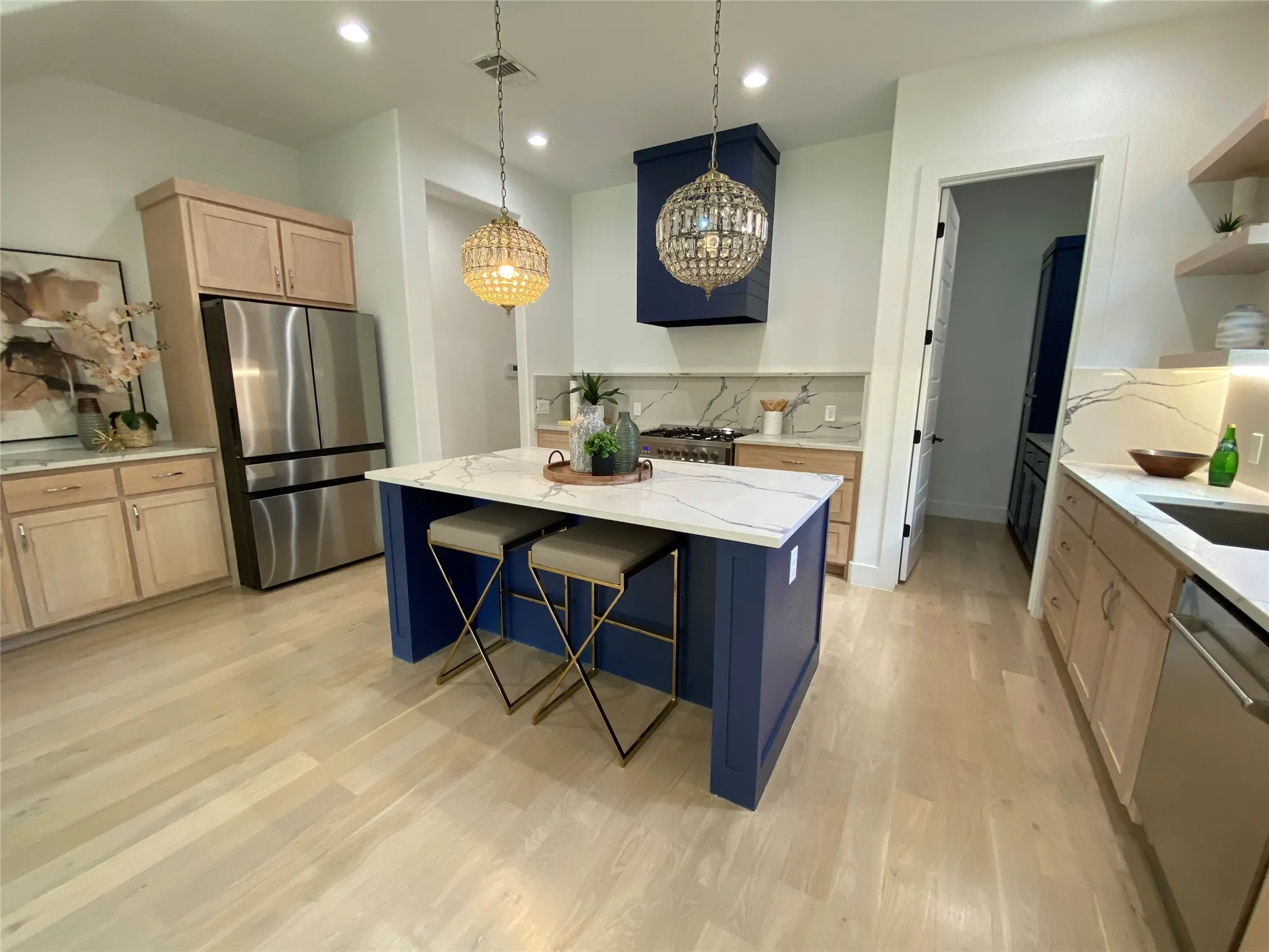 Townhouse For Rent in Dallas County , 807 S Glasgow, Dallas, Texas 75223, 3 Bedrooms, 3 Bathrooms, 2 Garage spaces, 2,342 Sqft, built in 2024, Price $3,950, mls#21301685, Real Estate Agent in Dallas, Homes For Rent in Dallas county, Homes For Rent in Dallas, Realtor in Dallas Texas, Real Estate Brokerage Independent Realty Texas, Luminita Cordes Realtor
