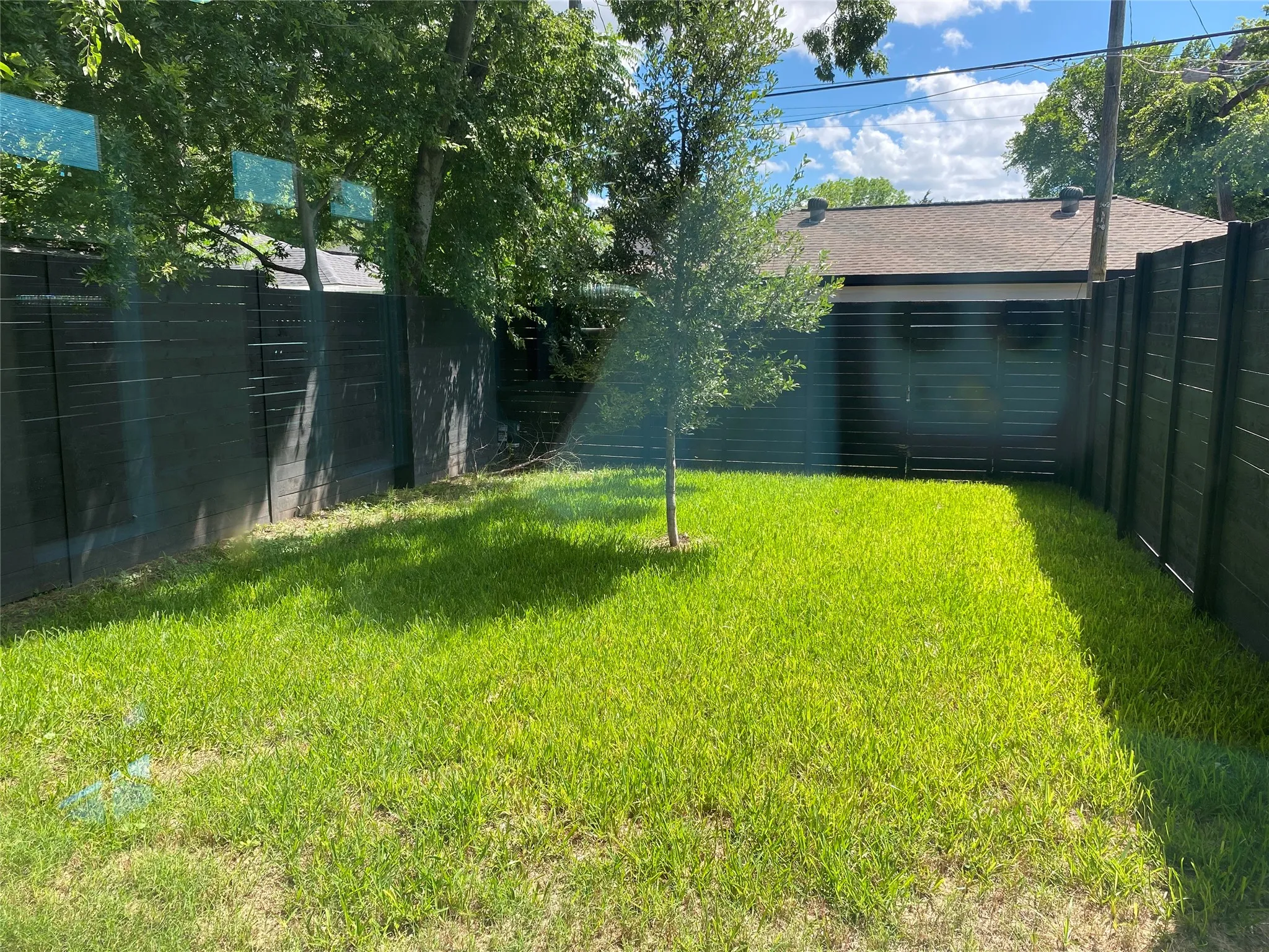 Townhouse For Rent in Dallas County , 807 S Glasgow, Dallas, Texas 75223, 3 Bedrooms, 3 Bathrooms, 2 Garage spaces, 2,342 Sqft, built in 2024, Price $3,950, mls#21301685, Real Estate Agent in Dallas, Homes For Rent in Dallas county, Homes For Rent in Dallas, Realtor in Dallas Texas, Real Estate Brokerage Independent Realty Texas, Luminita Cordes Realtor