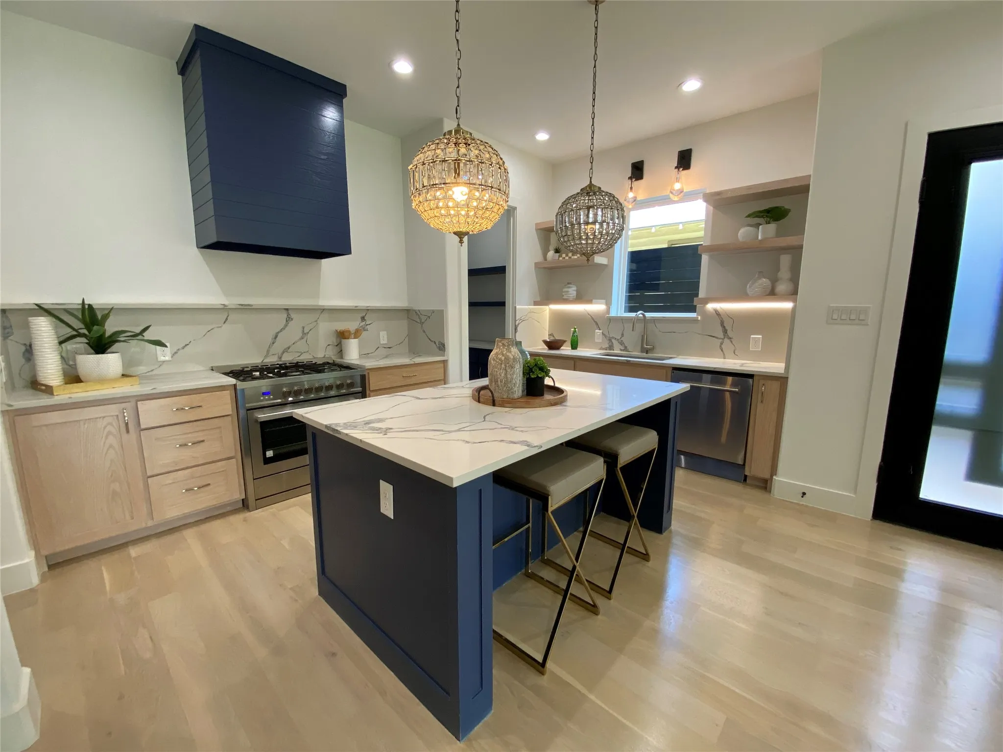 Townhouse For Rent in Dallas County , 807 S Glasgow, Dallas, Texas 75223, 3 Bedrooms, 3 Bathrooms, 2 Garage spaces, 2,342 Sqft, built in 2024, Price $3,950, mls#21301685, Real Estate Agent in Dallas, Homes For Rent in Dallas county, Homes For Rent in Dallas, Realtor in Dallas Texas, Real Estate Brokerage Independent Realty Texas, Luminita Cordes Realtor