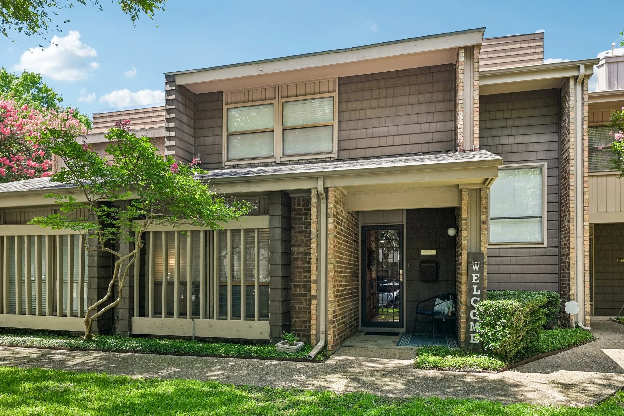 Front entry with plenty of street parking available