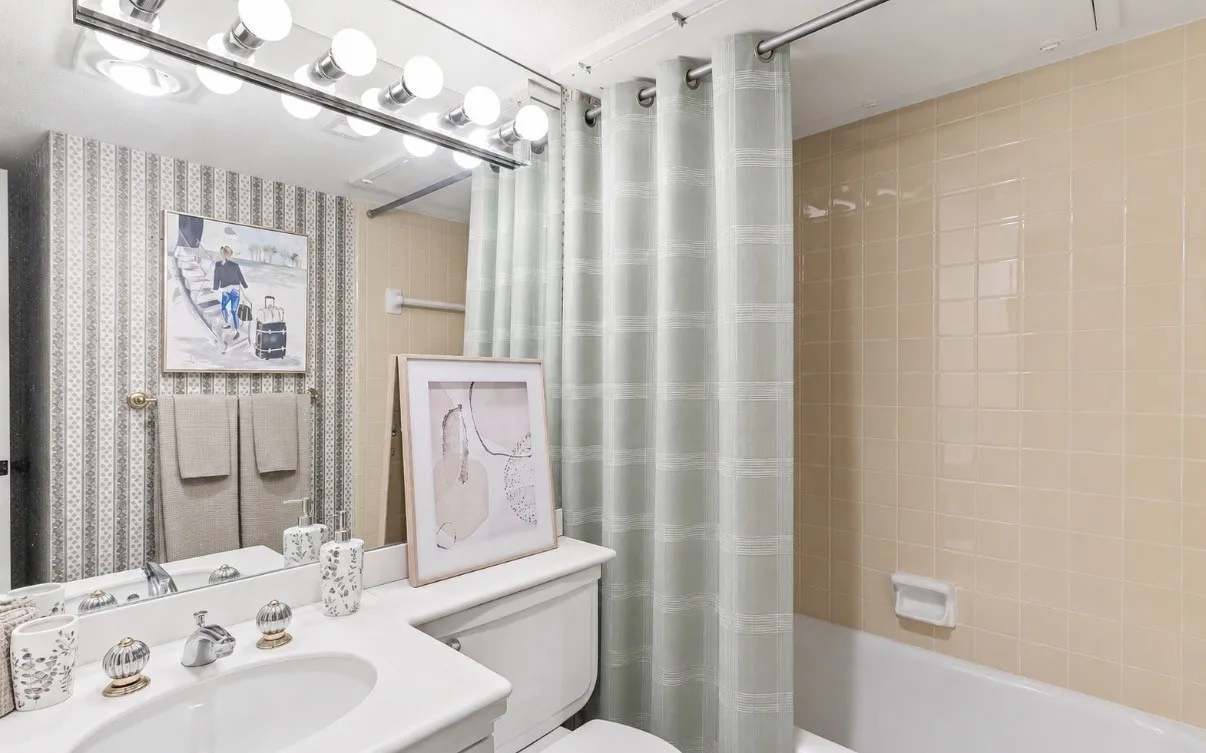 Condominium For Sale in Dallas County , 6017 Milton Street 137, Dallas, Texas 75206, 3 Bedroom, 3 Bathroom, Garage spaces, 1,186 Sqft, built in 1970, mls#21301694, Real Estate Agent in Dallas, Homes For Sale in Dallas county, Homes For Sale in Dallas, Realtor in Dallas Texas, Real Estate Brokerage Independent Realty Texas, Luminita Cordes Realtor