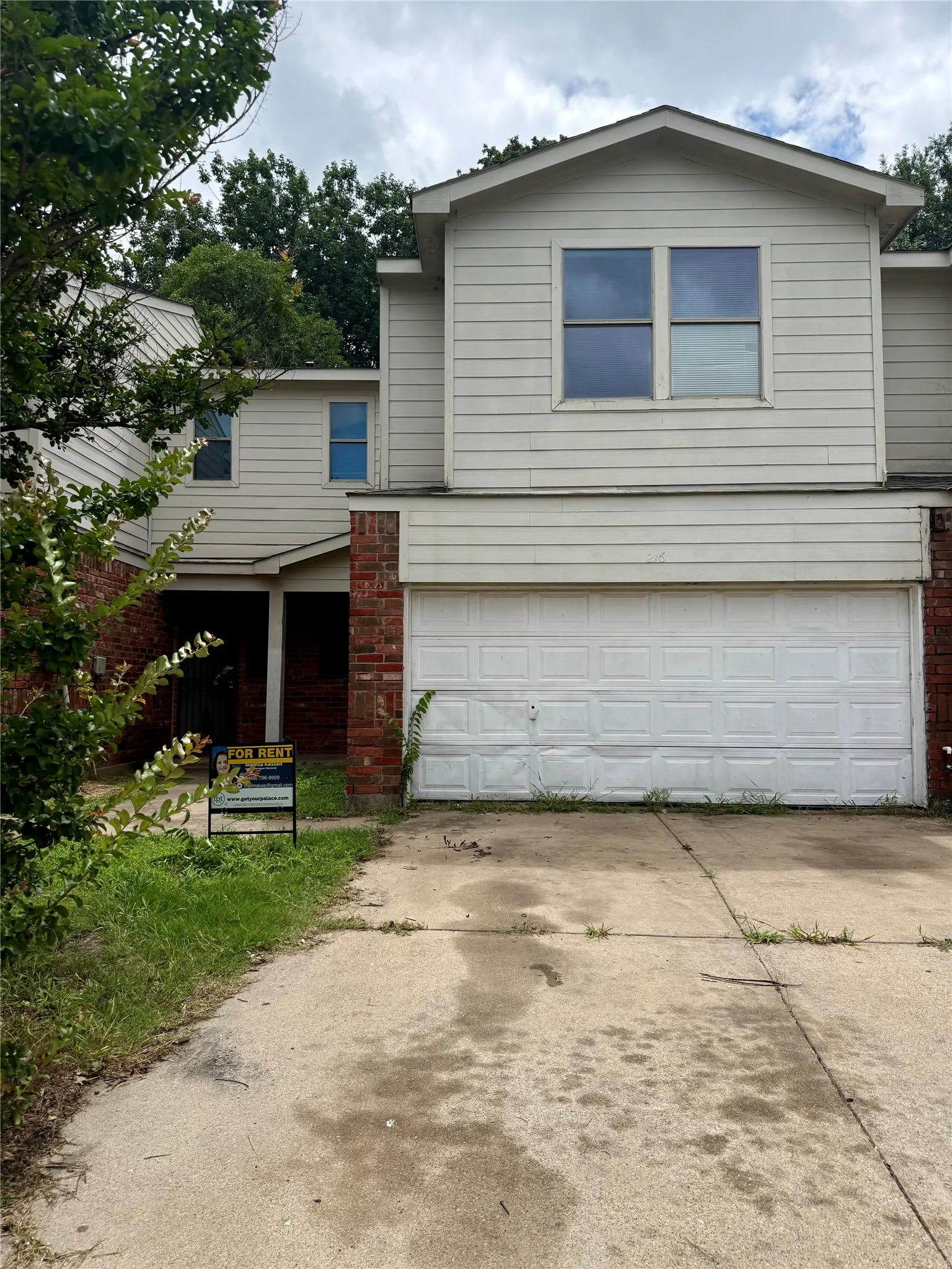 Townhouse For Rent in Dallas County , 216 Creek Cove Drive, Dallas, Texas 75217, 3 Bedroom, 3 Bathroom, 2 Garage spaces, 1,501 Sqft, built in 2006, mls#21297657, Real Estate Agent in Dallas, Homes For Rent in Dallas county, Homes For Rent in Dallas, Realtor in Dallas Texas, Real Estate Brokerage Independent Realty Texas, Luminita Cordes Realtor