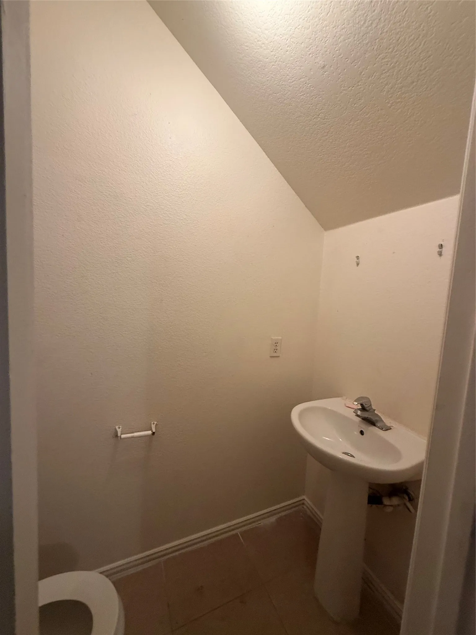 Townhouse For Rent in Dallas County , 216 Creek Cove Drive, Dallas, Texas 75217, 3 Bedroom, 3 Bathroom, 2 Garage spaces, 1,501 Sqft, built in 2006, mls#21297657, Real Estate Agent in Dallas, Homes For Rent in Dallas county, Homes For Rent in Dallas, Realtor in Dallas Texas, Real Estate Brokerage Independent Realty Texas, Luminita Cordes Realtor