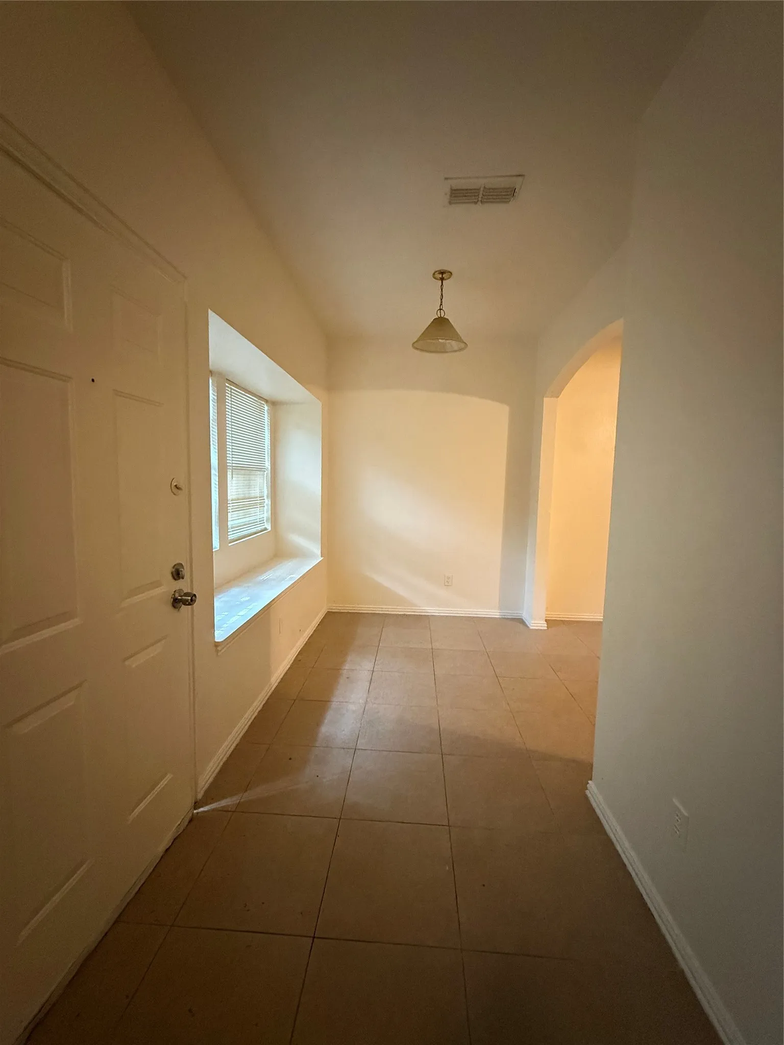 Townhouse For Rent in Dallas County , 216 Creek Cove Drive, Dallas, Texas 75217, 3 Bedroom, 3 Bathroom, 2 Garage spaces, 1,501 Sqft, built in 2006, mls#21297657, Real Estate Agent in Dallas, Homes For Rent in Dallas county, Homes For Rent in Dallas, Realtor in Dallas Texas, Real Estate Brokerage Independent Realty Texas, Luminita Cordes Realtor