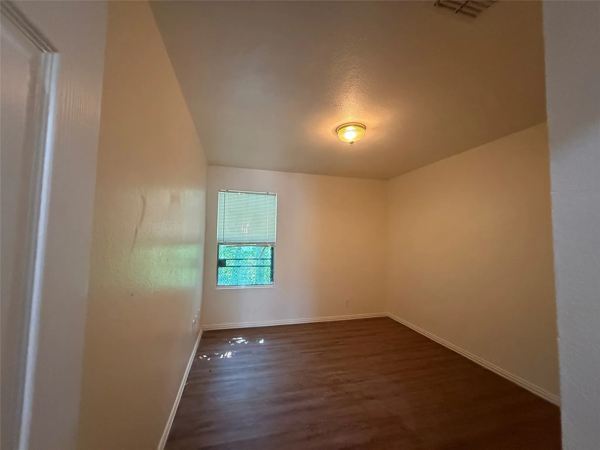 Townhouse For Rent in Dallas County , 216 Creek Cove Drive, Dallas, Texas 75217, 3 Bedroom, 3 Bathroom, 2 Garage spaces, 1,501 Sqft, built in 2006, mls#21297657, Real Estate Agent in Dallas, Homes For Rent in Dallas county, Homes For Rent in Dallas, Realtor in Dallas Texas, Real Estate Brokerage Independent Realty Texas, Luminita Cordes Realtor