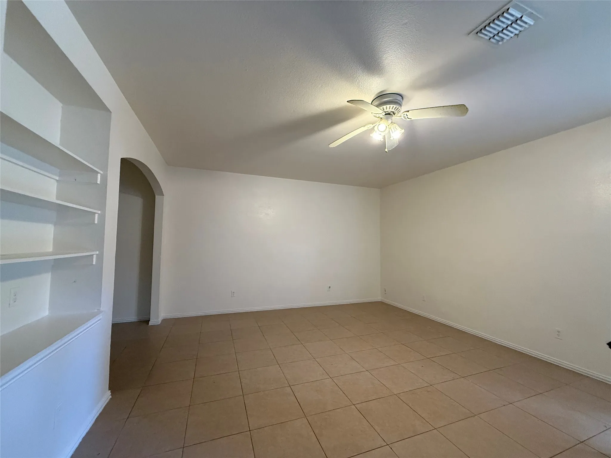 Townhouse For Rent in Dallas County , 216 Creek Cove Drive, Dallas, Texas 75217, 3 Bedroom, 3 Bathroom, 2 Garage spaces, 1,501 Sqft, built in 2006, mls#21297657, Real Estate Agent in Dallas, Homes For Rent in Dallas county, Homes For Rent in Dallas, Realtor in Dallas Texas, Real Estate Brokerage Independent Realty Texas, Luminita Cordes Realtor