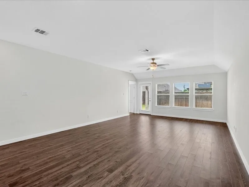 Single Family Residence For Sale in Kaufman County , 4218 Bullock Lane, Forney, Texas 75126, 5 Bedroom, 3 Bathroom, 2 Garage spaces, 2,172 Sqft, built in 2021, mls#21299514, Real Estate Agent in Forney, Homes For Sale in Kaufman county, Homes For Sale in Forney, Realtor in Forney Texas, Real Estate Brokerage Independent Realty Texas, Luminita Cordes Realtor