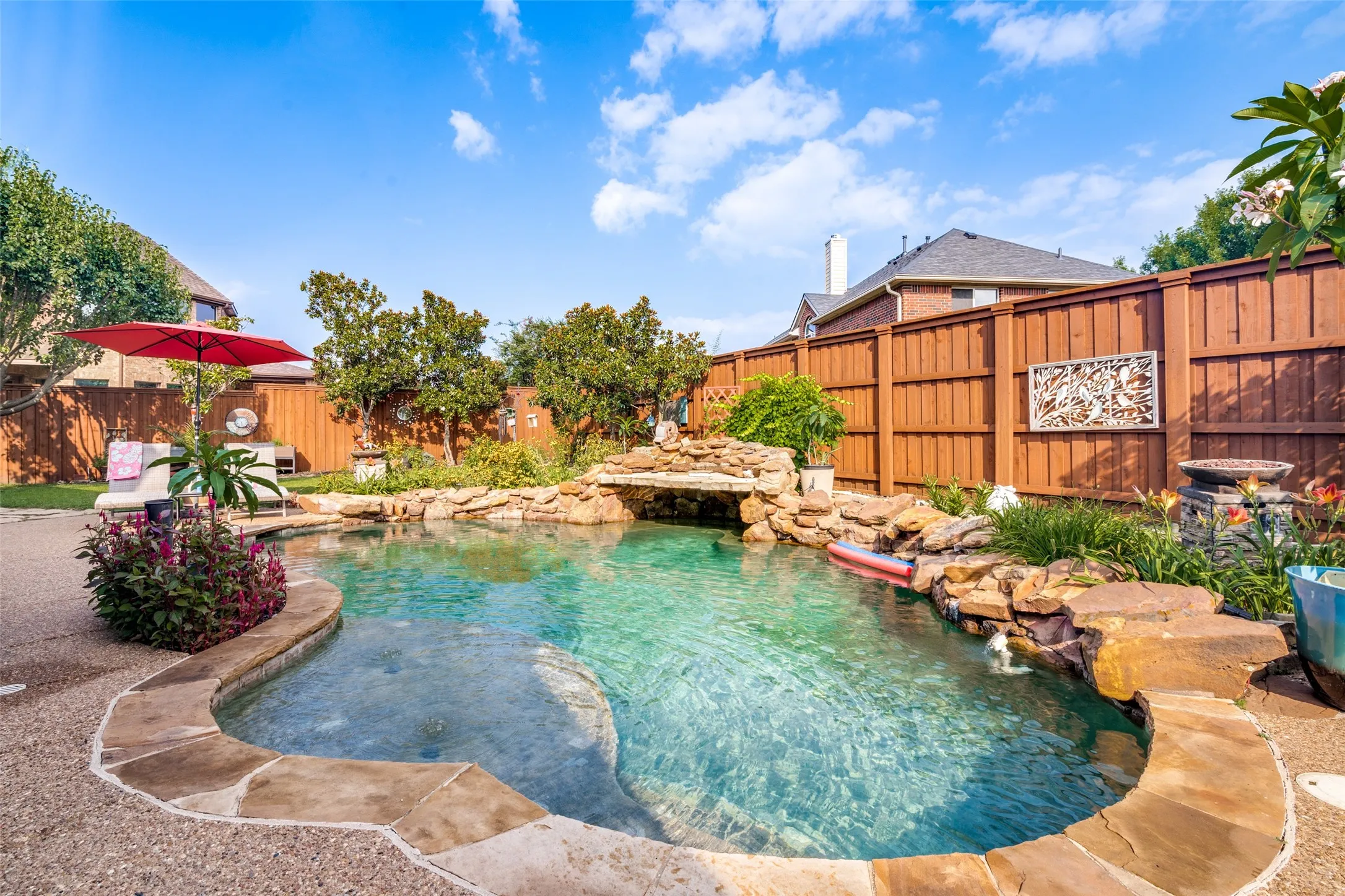 Single Family Residence For Sale in Collin County , 608 Chalk Hill Lane, Murphy, Texas 75094, 4 Bedroom, 3 Bathroom, 2 Garage spaces, 3,197 Sqft, built in 2006, mls#21299244, Real Estate Agent in Murphy, Homes For Sale in Collin county, Homes For Sale in Murphy, Realtor in Murphy Texas, Real Estate Brokerage Independent Realty Texas, Luminita Cordes Realtor