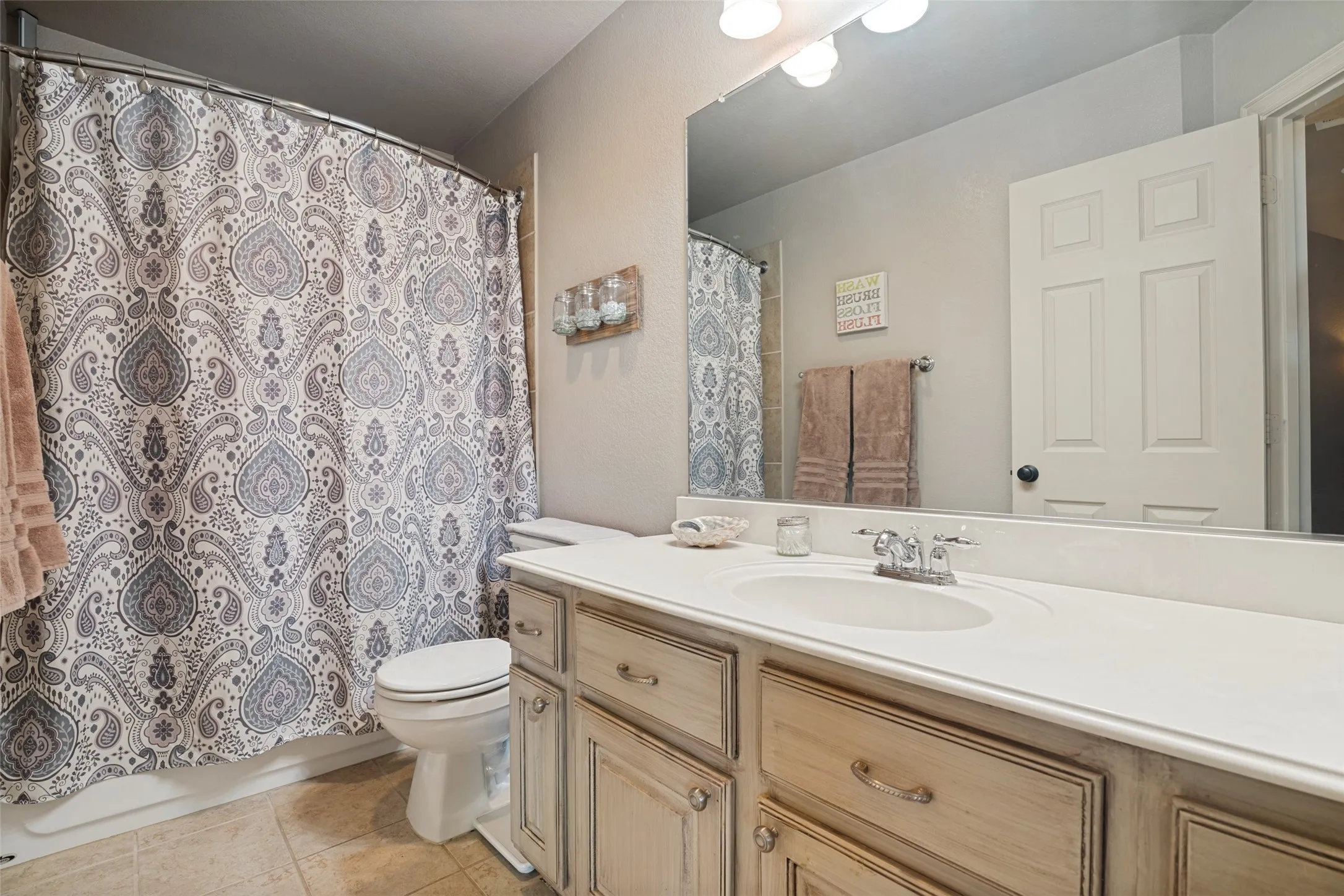 Single Family Residence For Sale in Collin County , 608 Chalk Hill Lane, Murphy, Texas 75094, 4 Bedroom, 3 Bathroom, 2 Garage spaces, 3,197 Sqft, built in 2006, mls#21299244, Real Estate Agent in Murphy, Homes For Sale in Collin county, Homes For Sale in Murphy, Realtor in Murphy Texas, Real Estate Brokerage Independent Realty Texas, Luminita Cordes Realtor