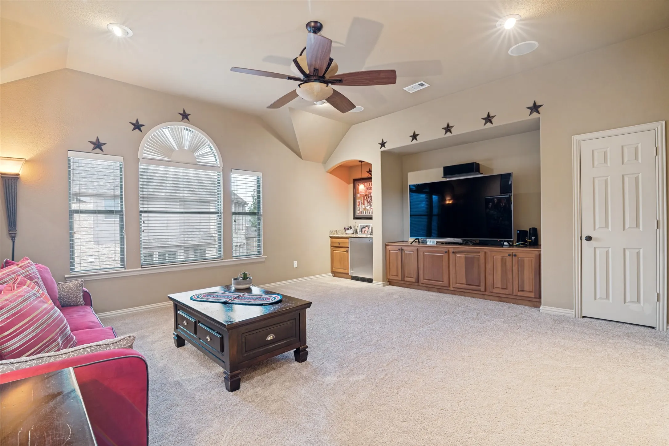 Single Family Residence For Sale in Collin County , 608 Chalk Hill Lane, Murphy, Texas 75094, 4 Bedroom, 3 Bathroom, 2 Garage spaces, 3,197 Sqft, built in 2006, mls#21299244, Real Estate Agent in Murphy, Homes For Sale in Collin county, Homes For Sale in Murphy, Realtor in Murphy Texas, Real Estate Brokerage Independent Realty Texas, Luminita Cordes Realtor